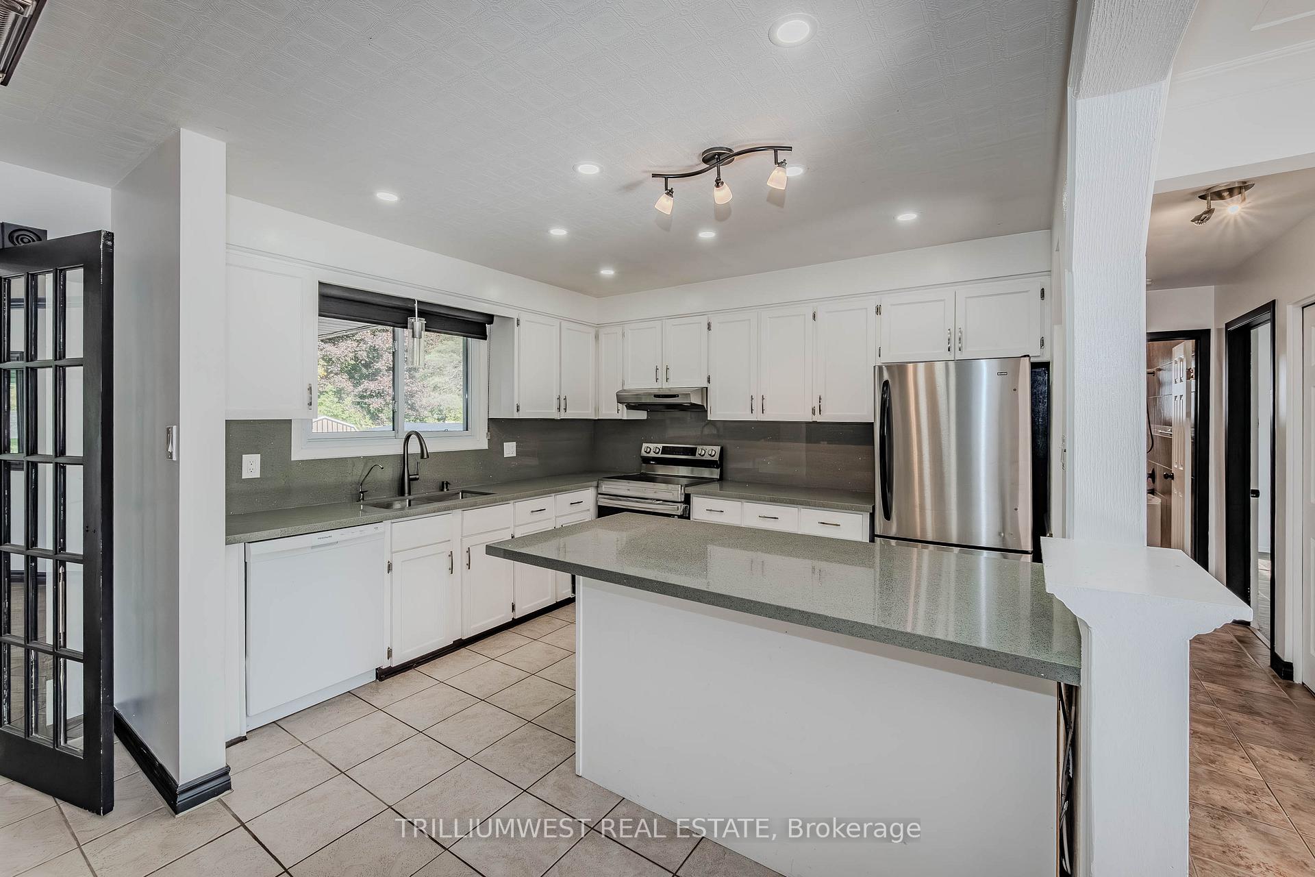 Photo 30 of 560 Woodlawn Road E, Guelph, Victoria North — HOMEH