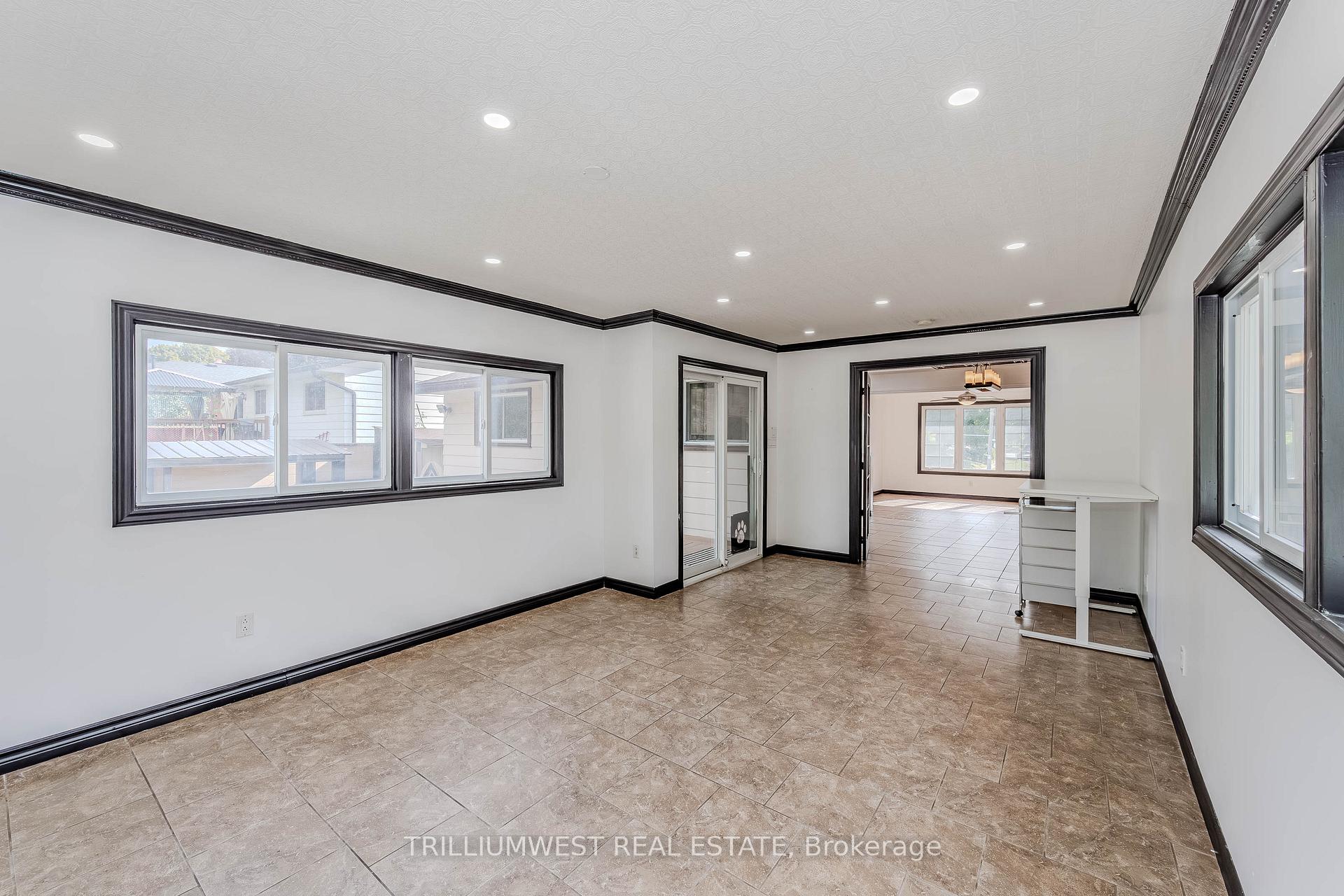 Photo 34 of 560 Woodlawn Road E, Guelph, Victoria North — HOMEH