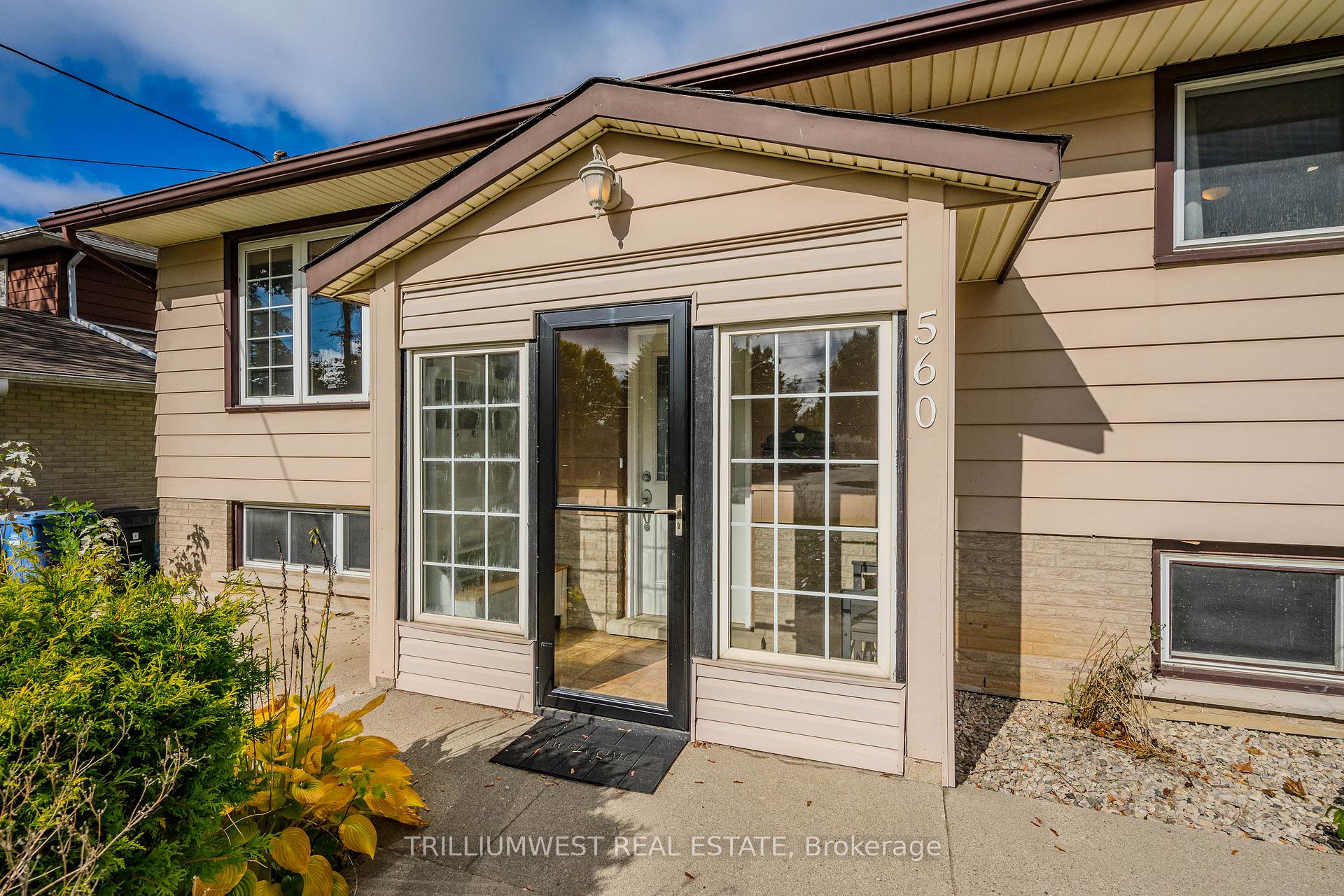 Photo 4 of 560 Woodlawn Road E, Guelph, Victoria North — HOMEH