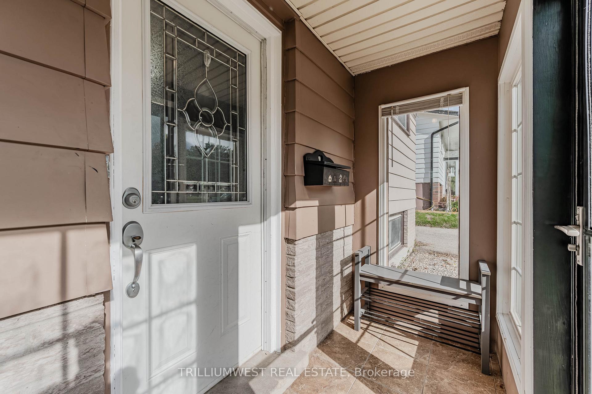 Photo 5 of 560 Woodlawn Road E, Guelph, Victoria North — HOMEH