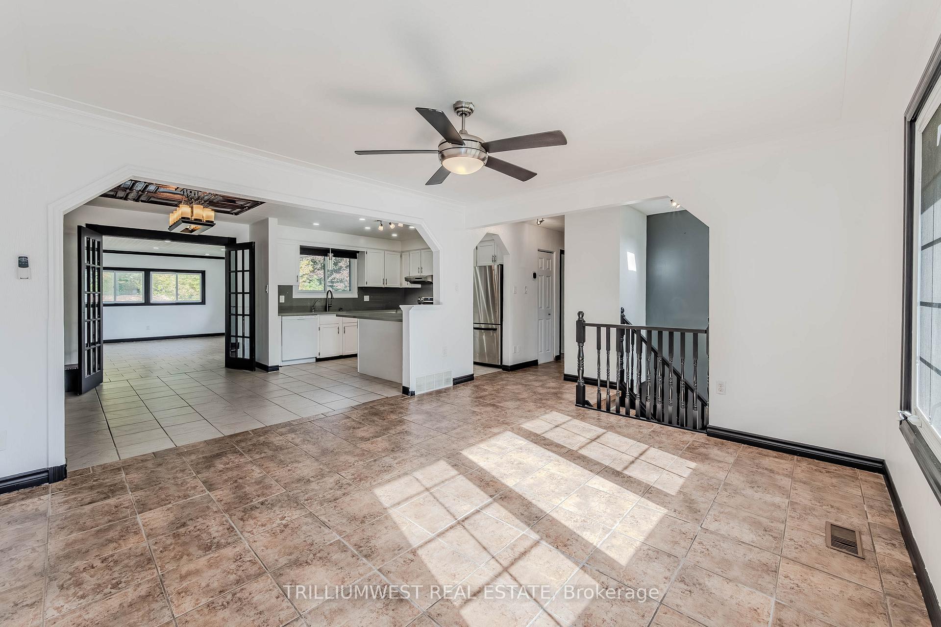 Photo 8 of 560 Woodlawn Road E, Guelph, Victoria North — HOMEH
