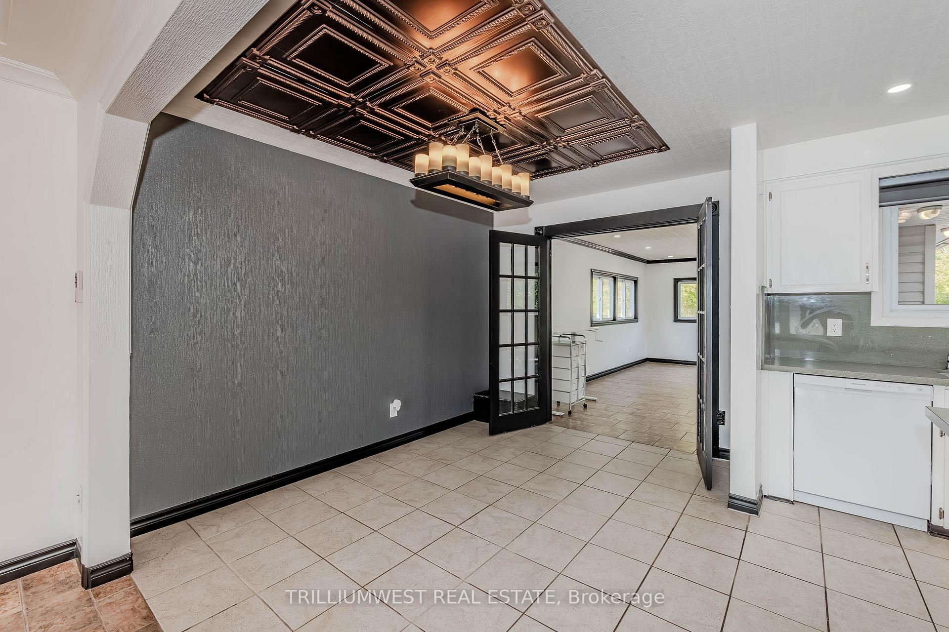 Photo 9 of 560 Woodlawn Road E, Guelph, Victoria North — HOMEH