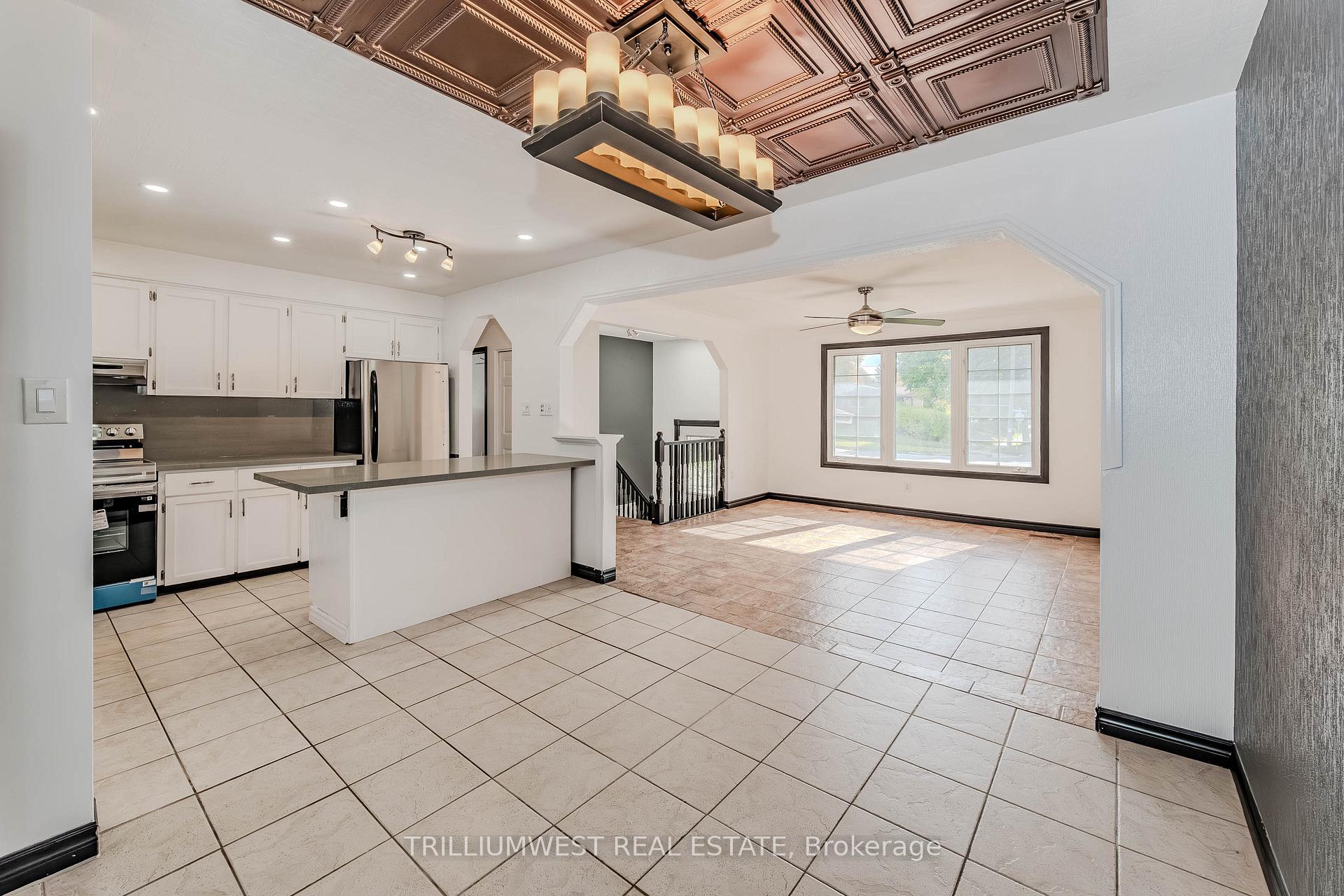 Photo 10 of 560 Woodlawn Road E, Guelph, Victoria North — HOMEH