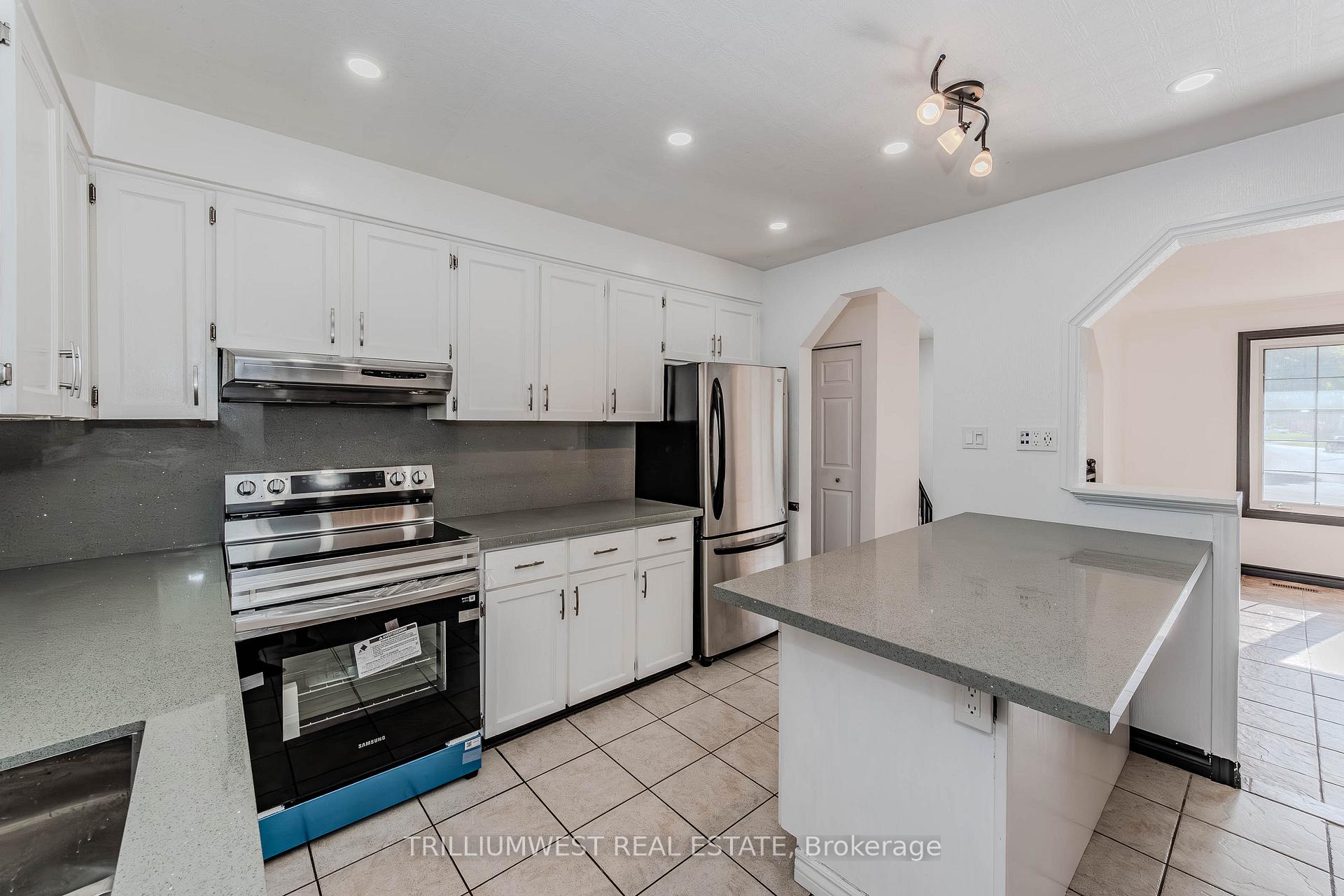 Photo 12 of 560 Woodlawn Road E, Guelph, Victoria North — HOMEH