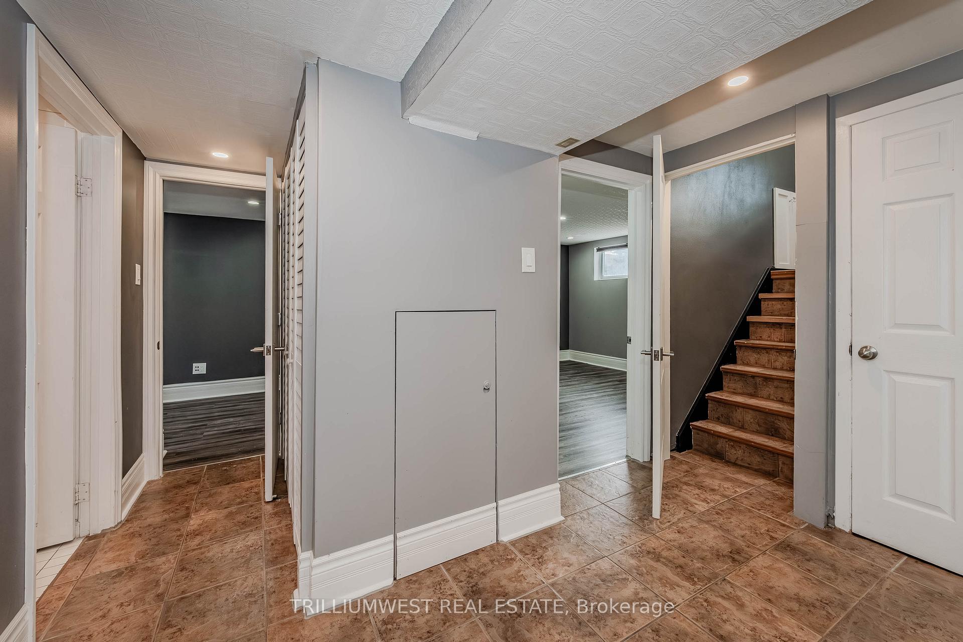 Photo 43 of 560 Woodlawn Road E, Guelph, Victoria North — HOMEH