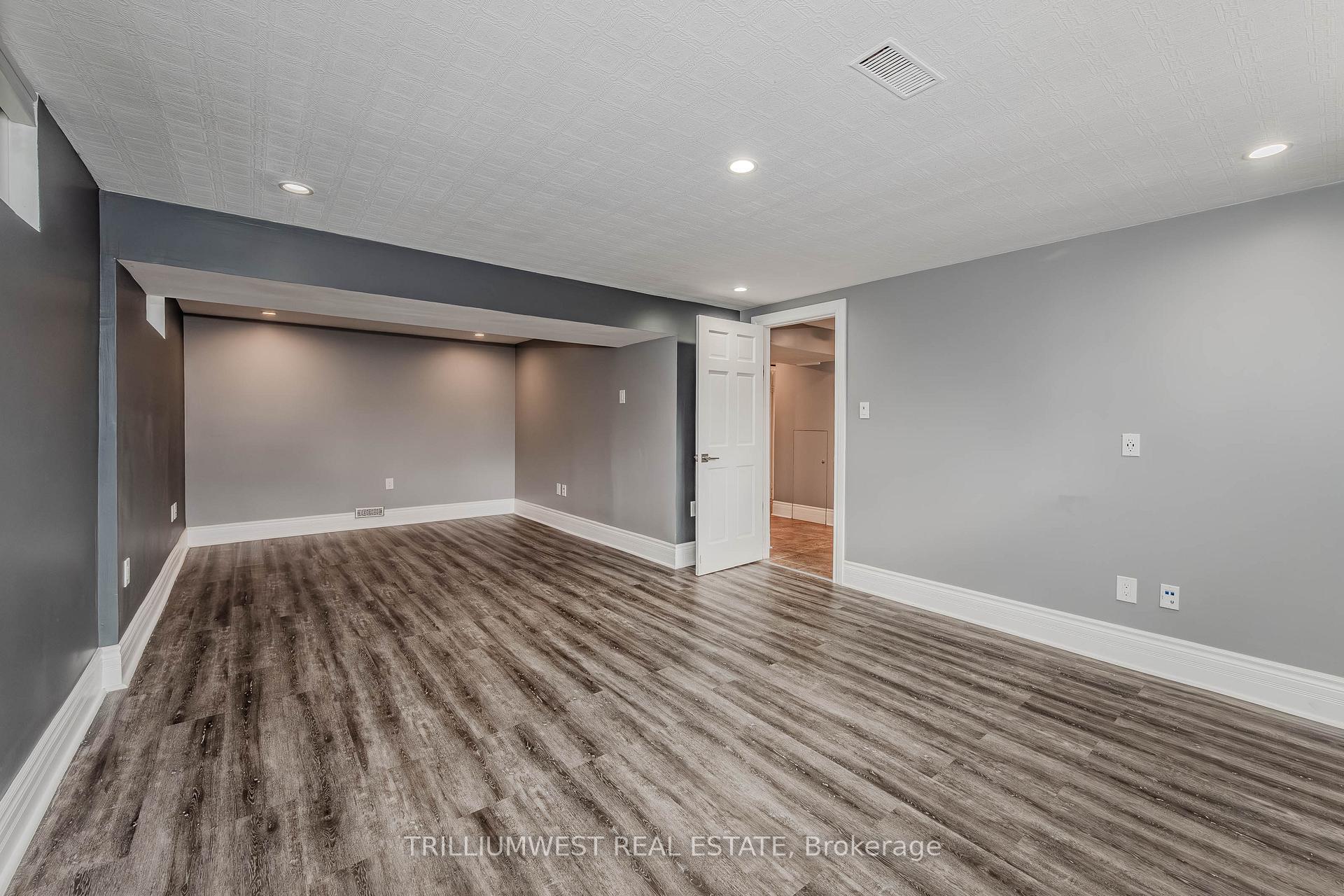 Photo 46 of 560 Woodlawn Road E, Guelph, Victoria North — HOMEH