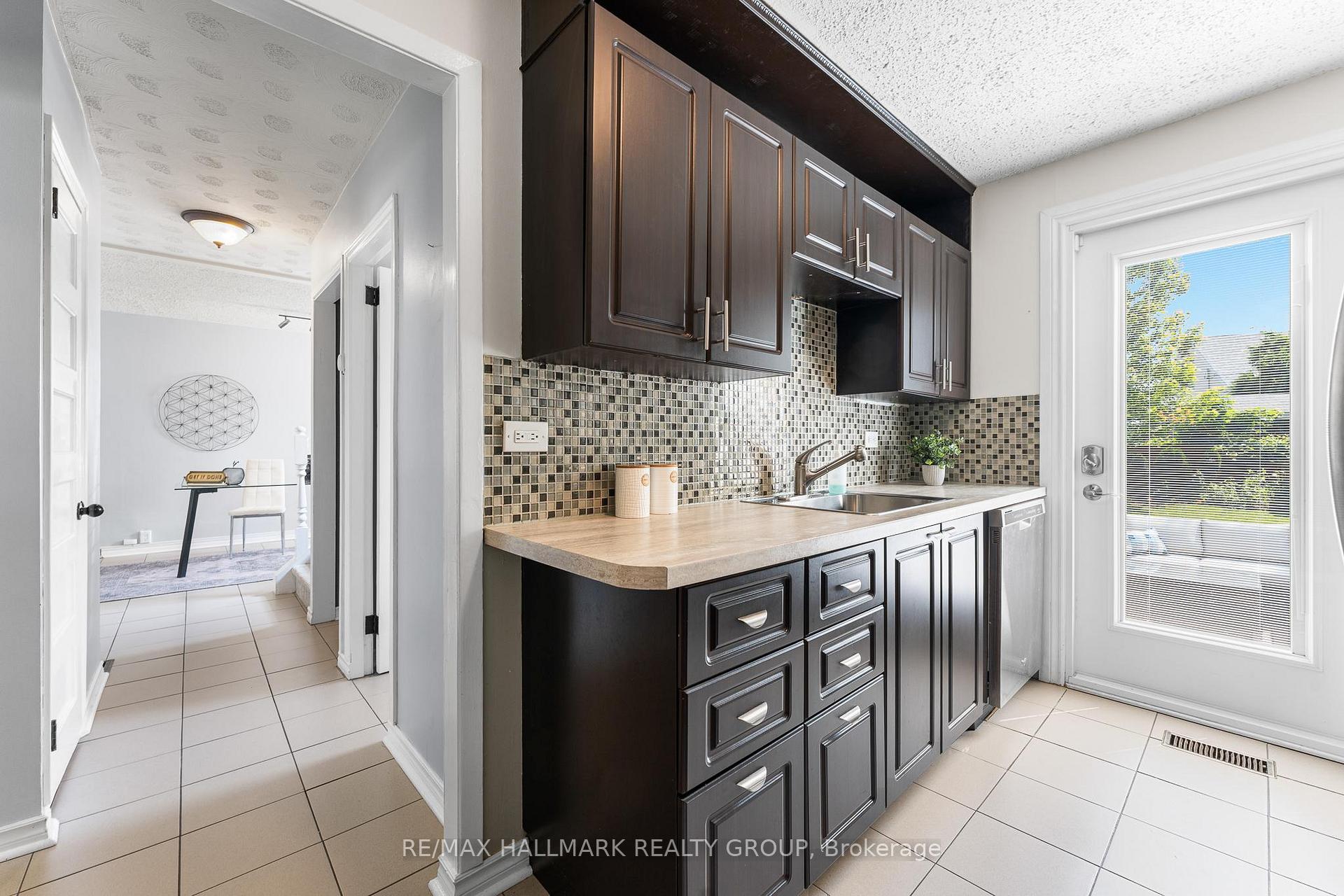 Photo 15 of 845 Merivale Road, Ottawa, Carlington — HOMEH