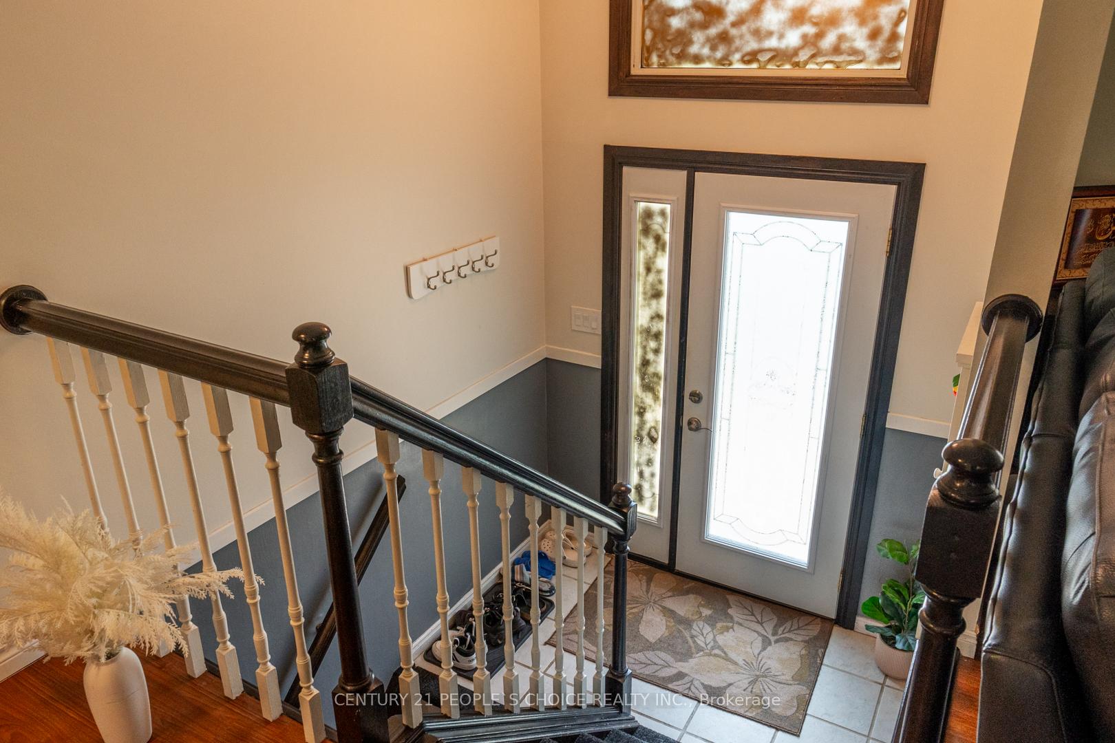 Photo 3 of 48 Rochelle Drive, Guelph, Willow West/Sugarbush/West Acres — HOMEH