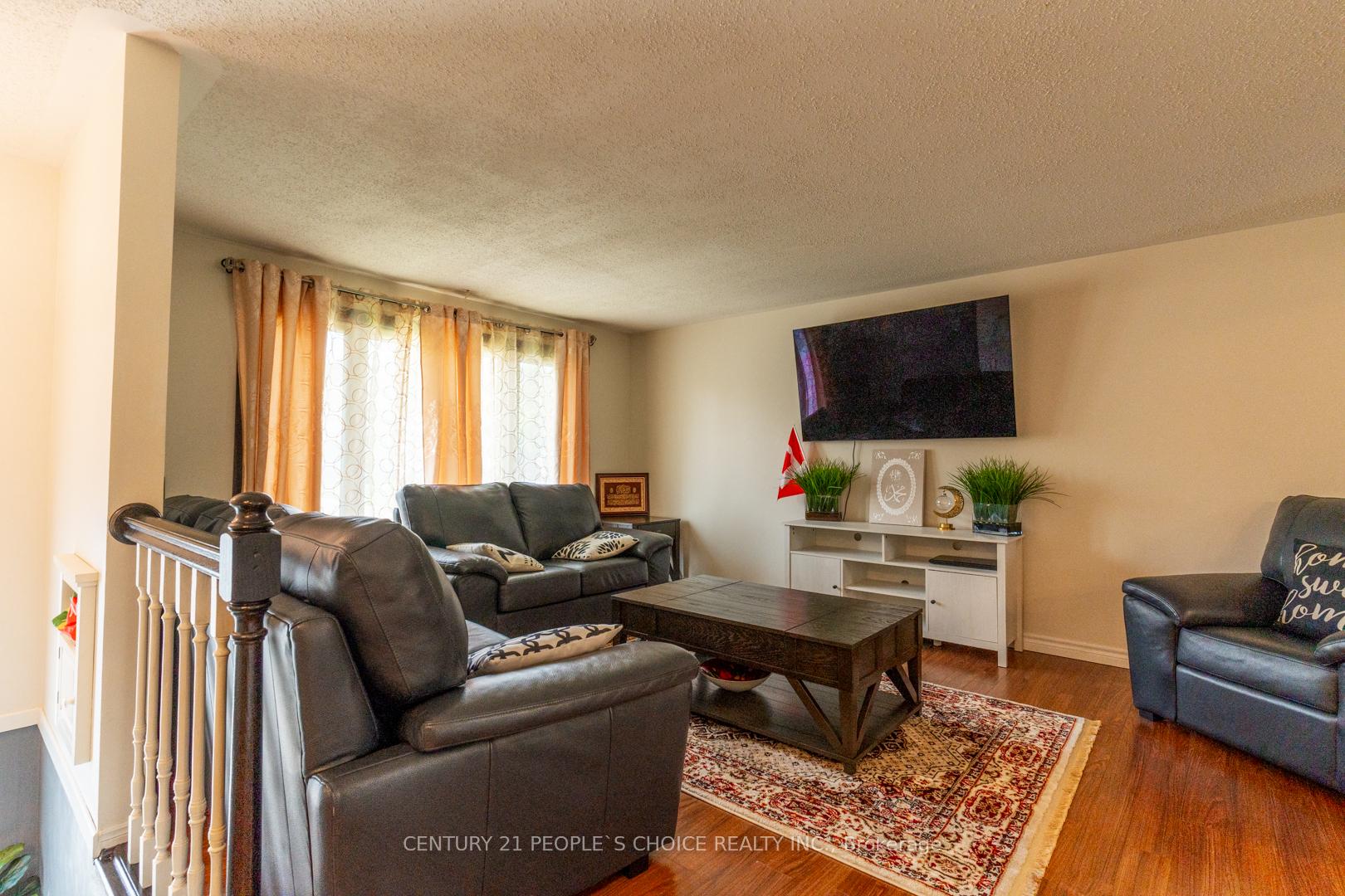 Photo 4 of 48 Rochelle Drive, Guelph, Willow West/Sugarbush/West Acres — HOMEH