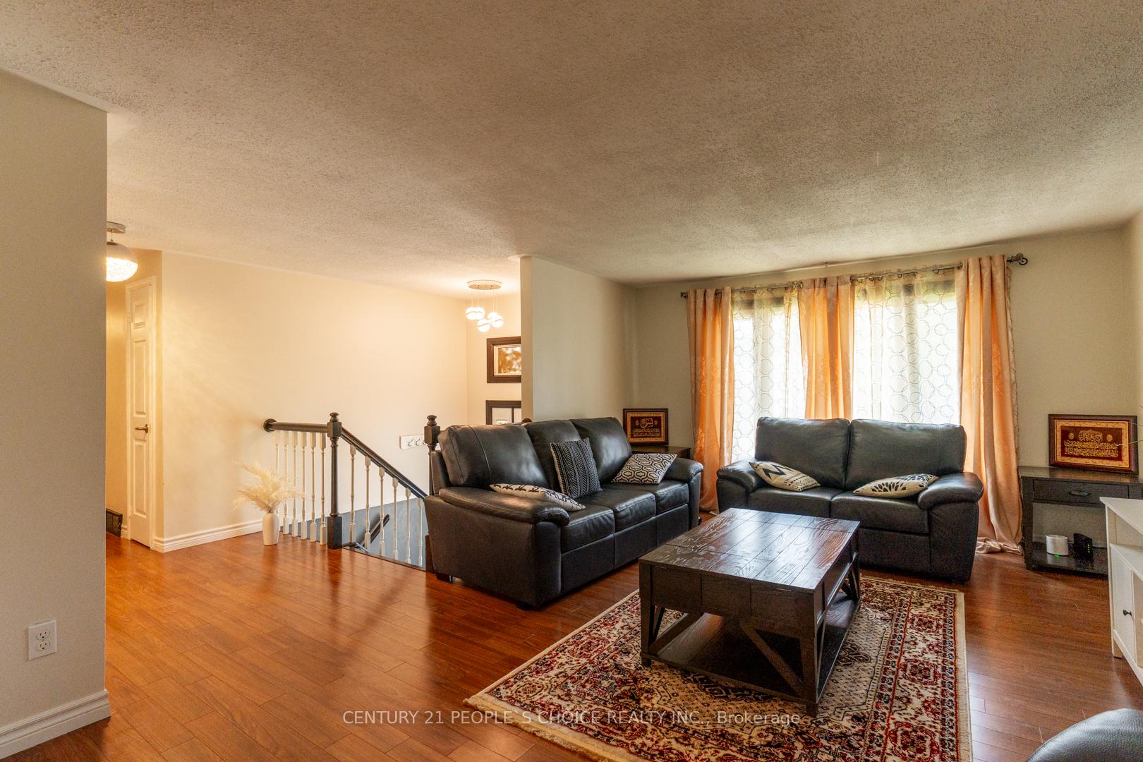 Photo 5 of 48 Rochelle Drive, Guelph, Willow West/Sugarbush/West Acres — HOMEH