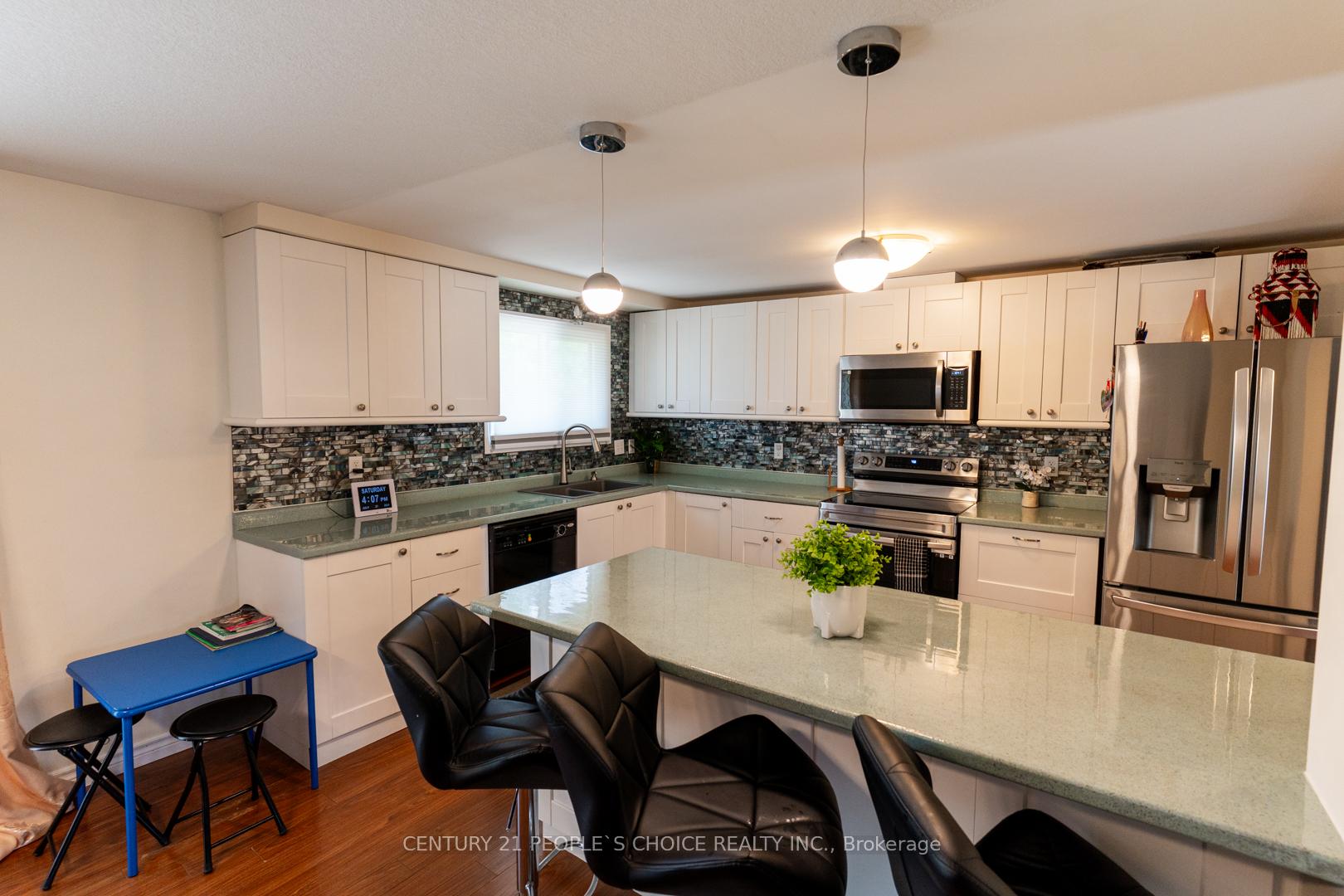 Photo 9 of 48 Rochelle Drive, Guelph, Willow West/Sugarbush/West Acres — HOMEH