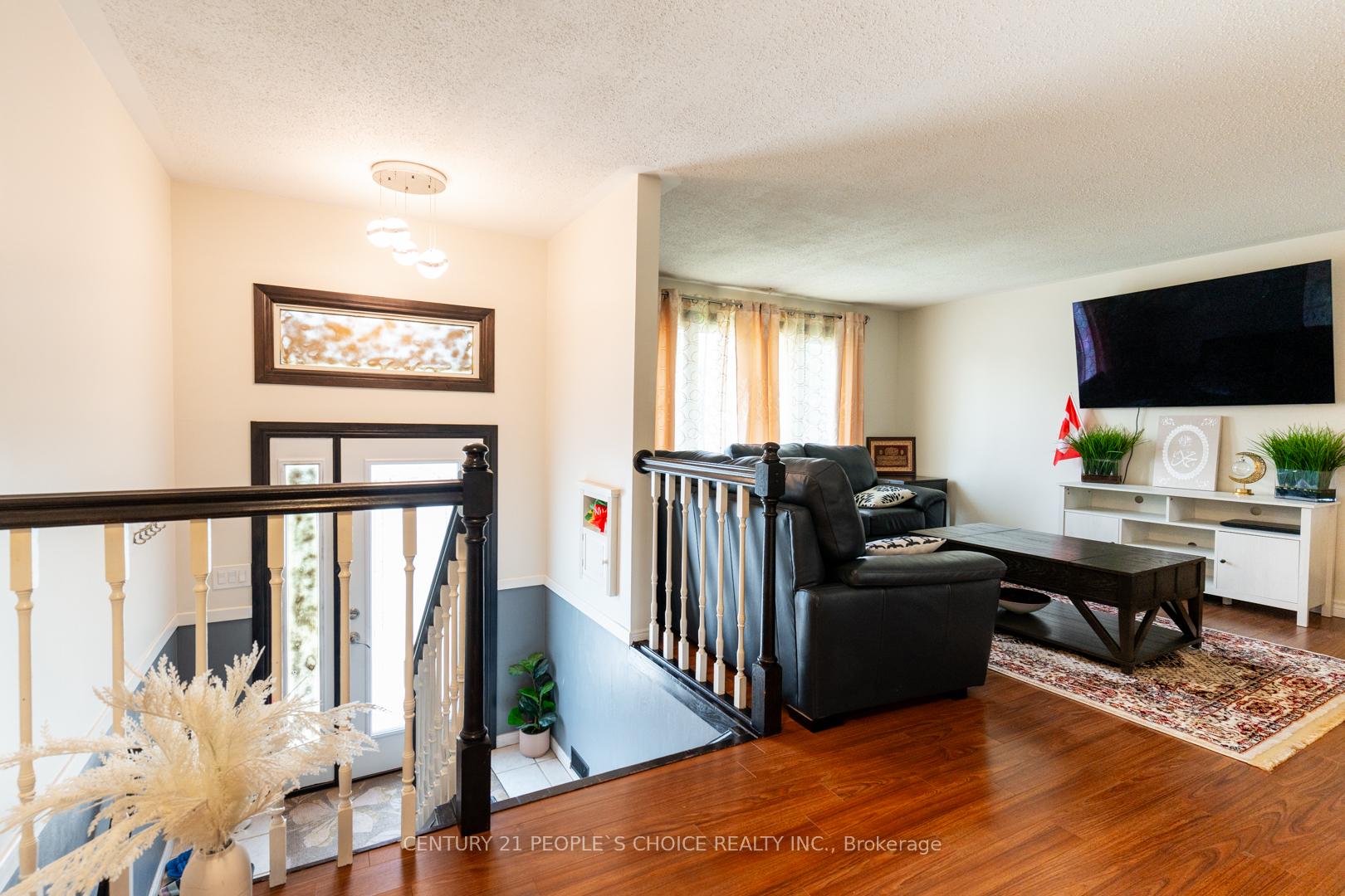 Photo 11 of 48 Rochelle Drive, Guelph, Willow West/Sugarbush/West Acres — HOMEH