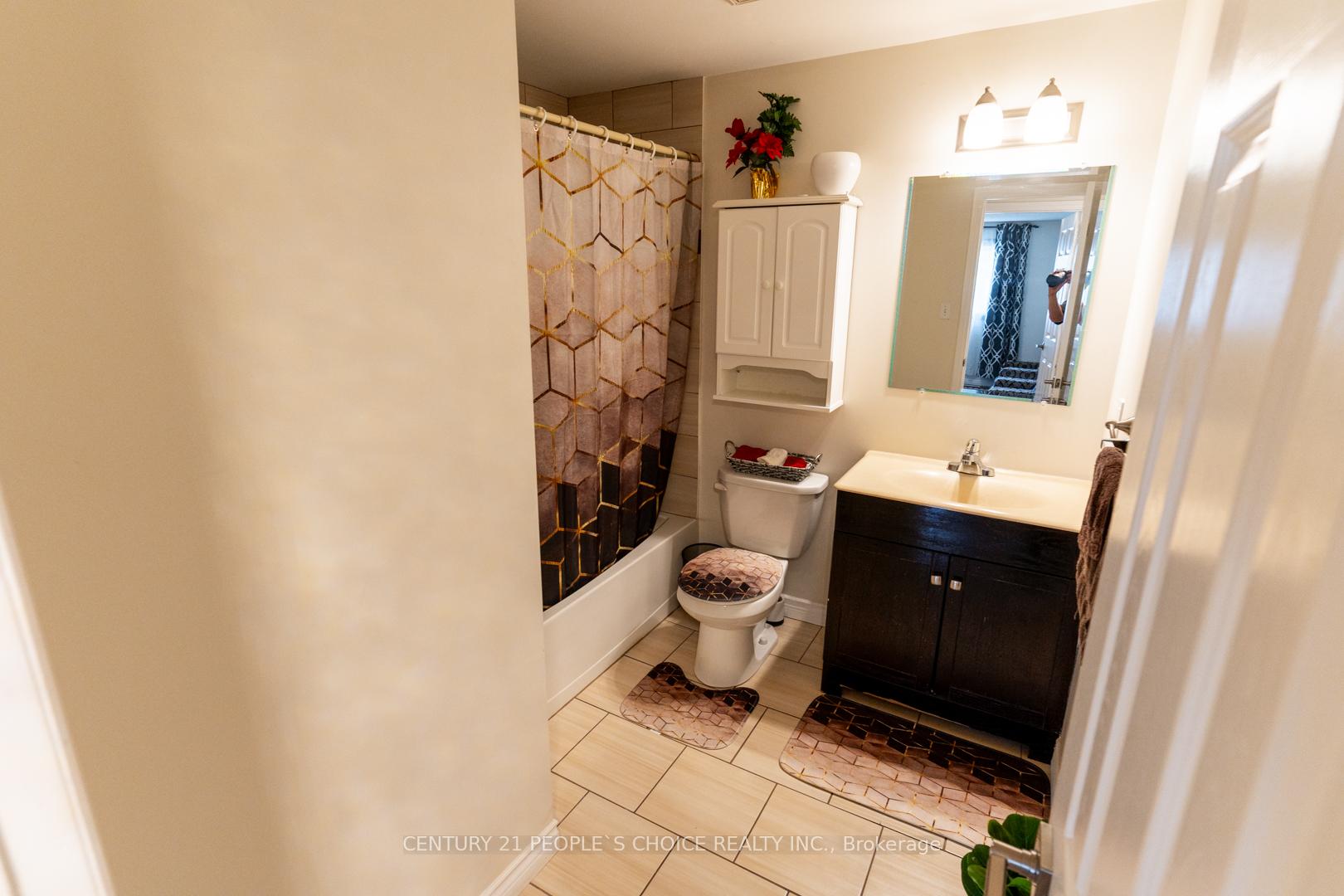 Photo 17 of 48 Rochelle Drive, Guelph, Willow West/Sugarbush/West Acres — HOMEH