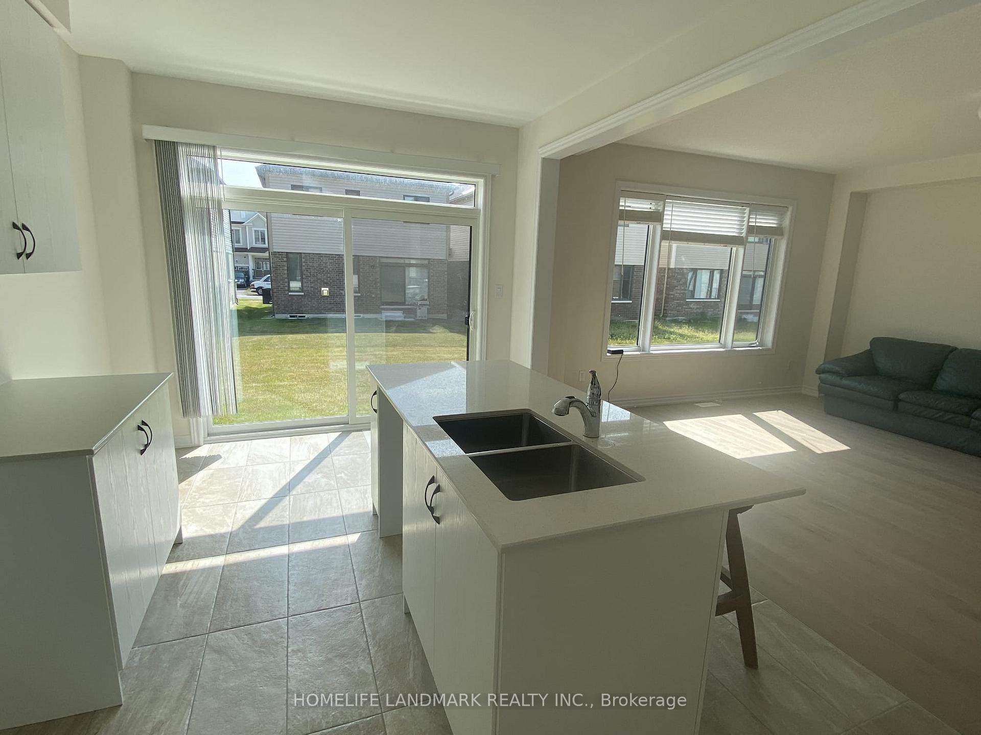 Photo 2 of 36 Rochester Drive, Barrie, Rural Barrie Southeast — HOMEH