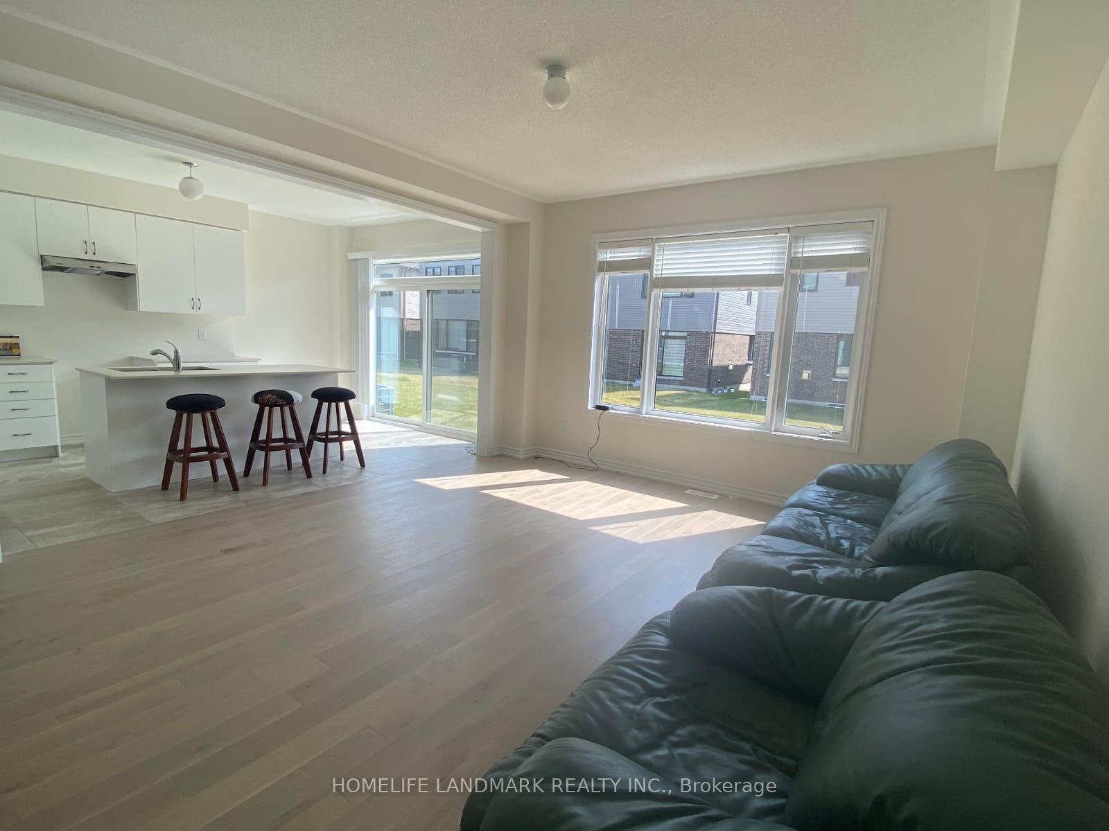 Photo 5 of 36 Rochester Drive, Barrie, Rural Barrie Southeast — HOMEH