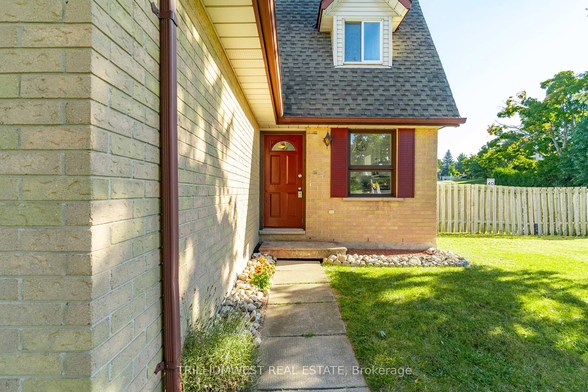 Photo 3 of 356 Imperial Road S, Guelph, Willow West/Sugarbush/West Acres — HOMEH