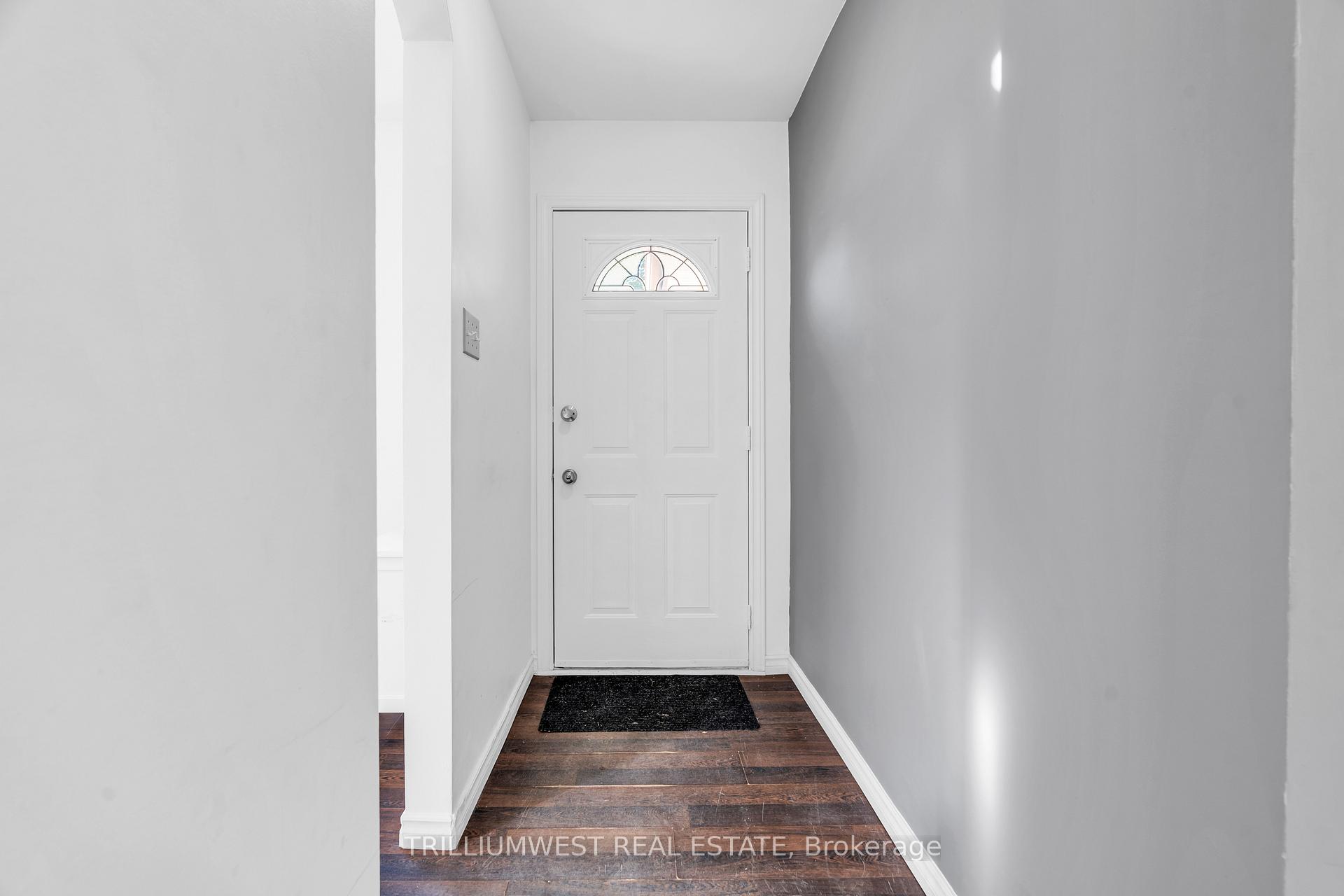 Photo 5 of 356 Imperial Road S, Guelph, Willow West/Sugarbush/West Acres — HOMEH