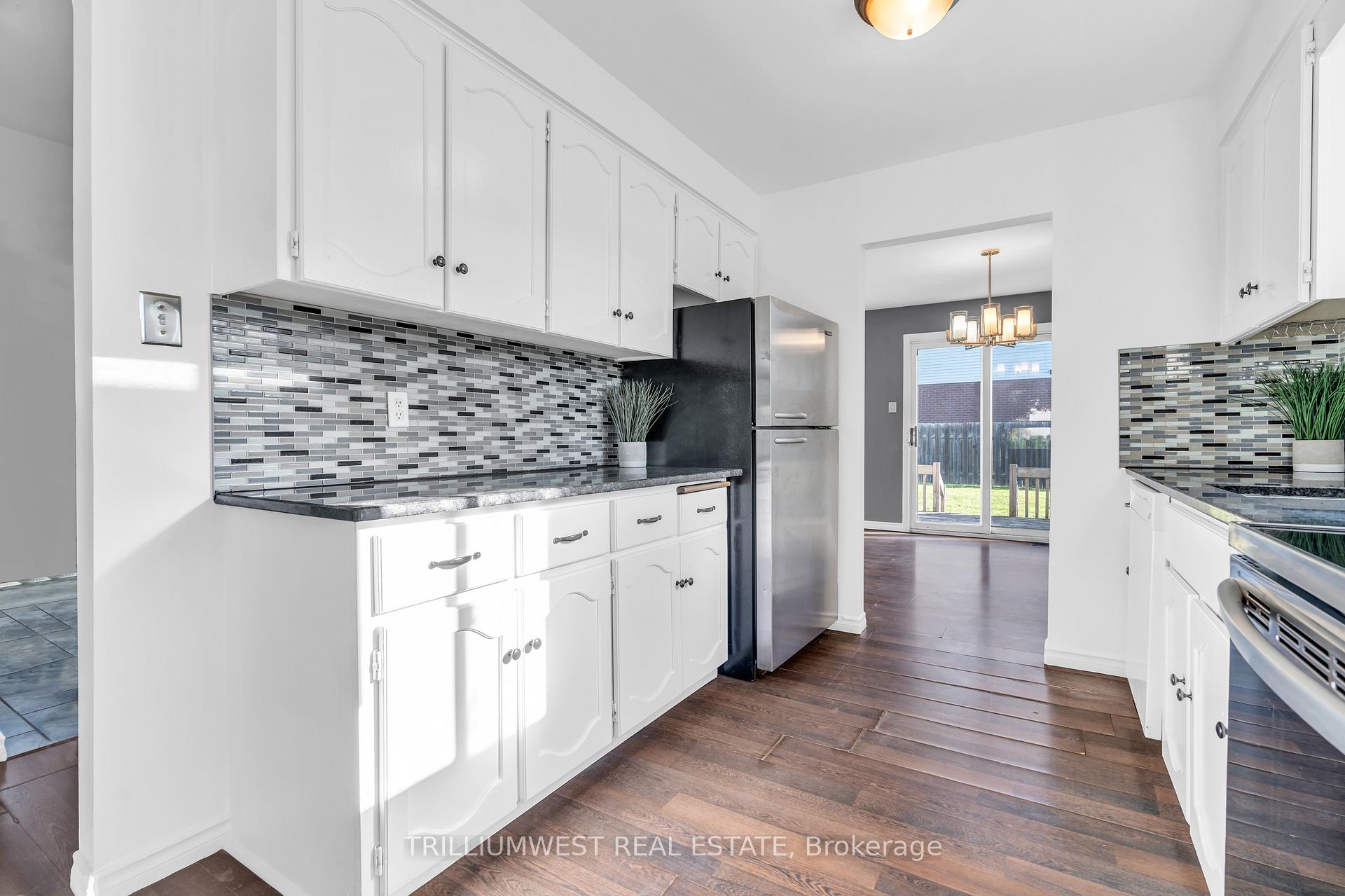 Photo 8 of 356 Imperial Road S, Guelph, Willow West/Sugarbush/West Acres — HOMEH