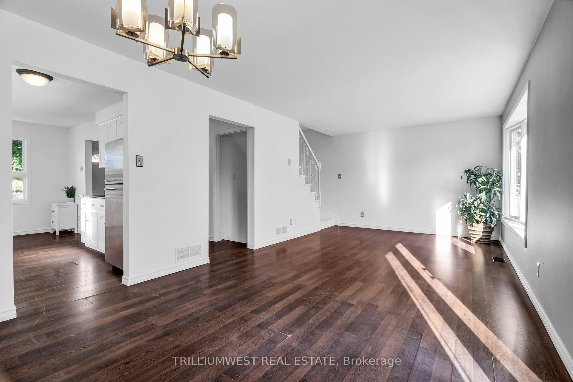Photo 11 of 356 Imperial Road S, Guelph, Willow West/Sugarbush/West Acres — HOMEH