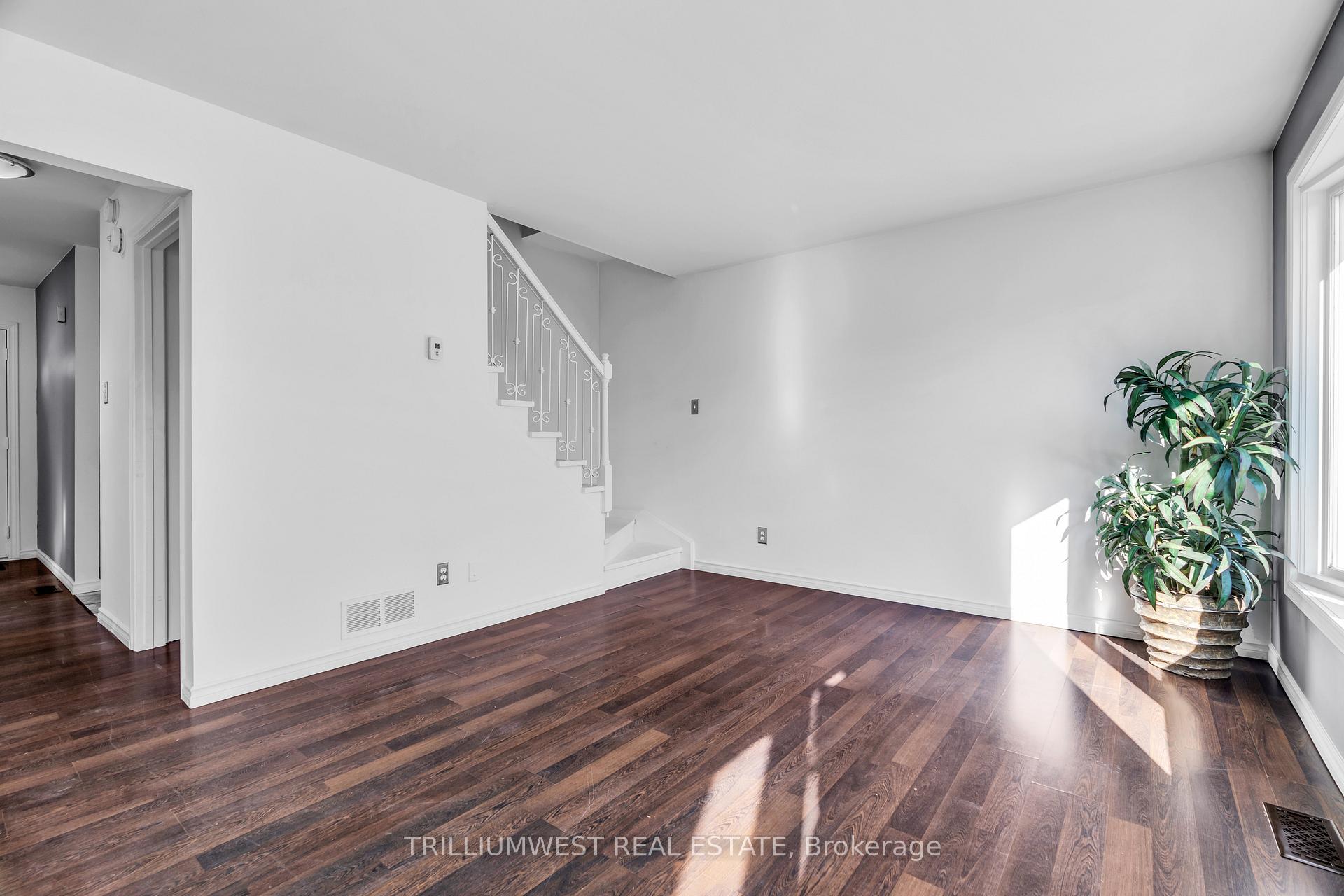Photo 12 of 356 Imperial Road S, Guelph, Willow West/Sugarbush/West Acres — HOMEH