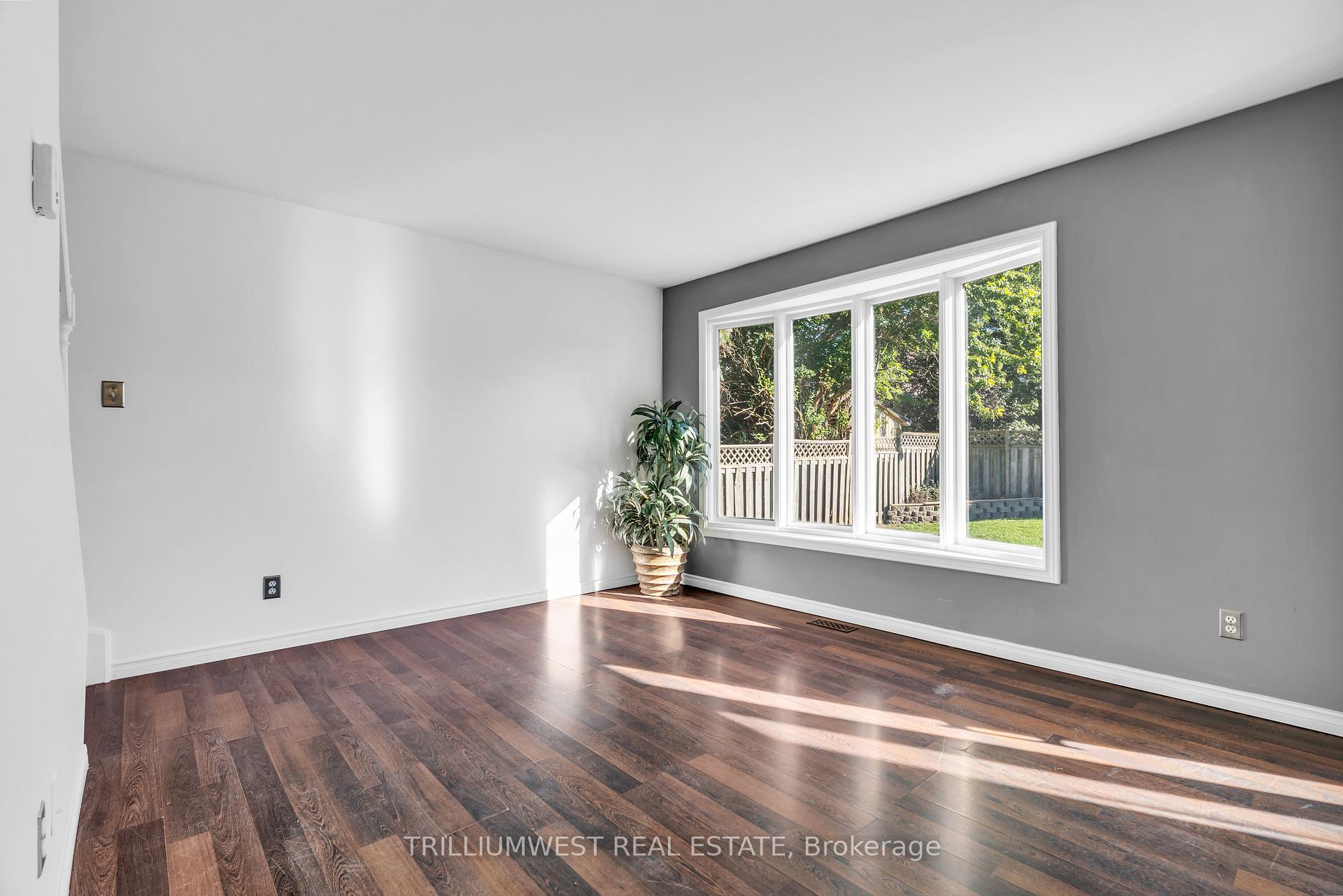 Photo 14 of 356 Imperial Road S, Guelph, Willow West/Sugarbush/West Acres — HOMEH