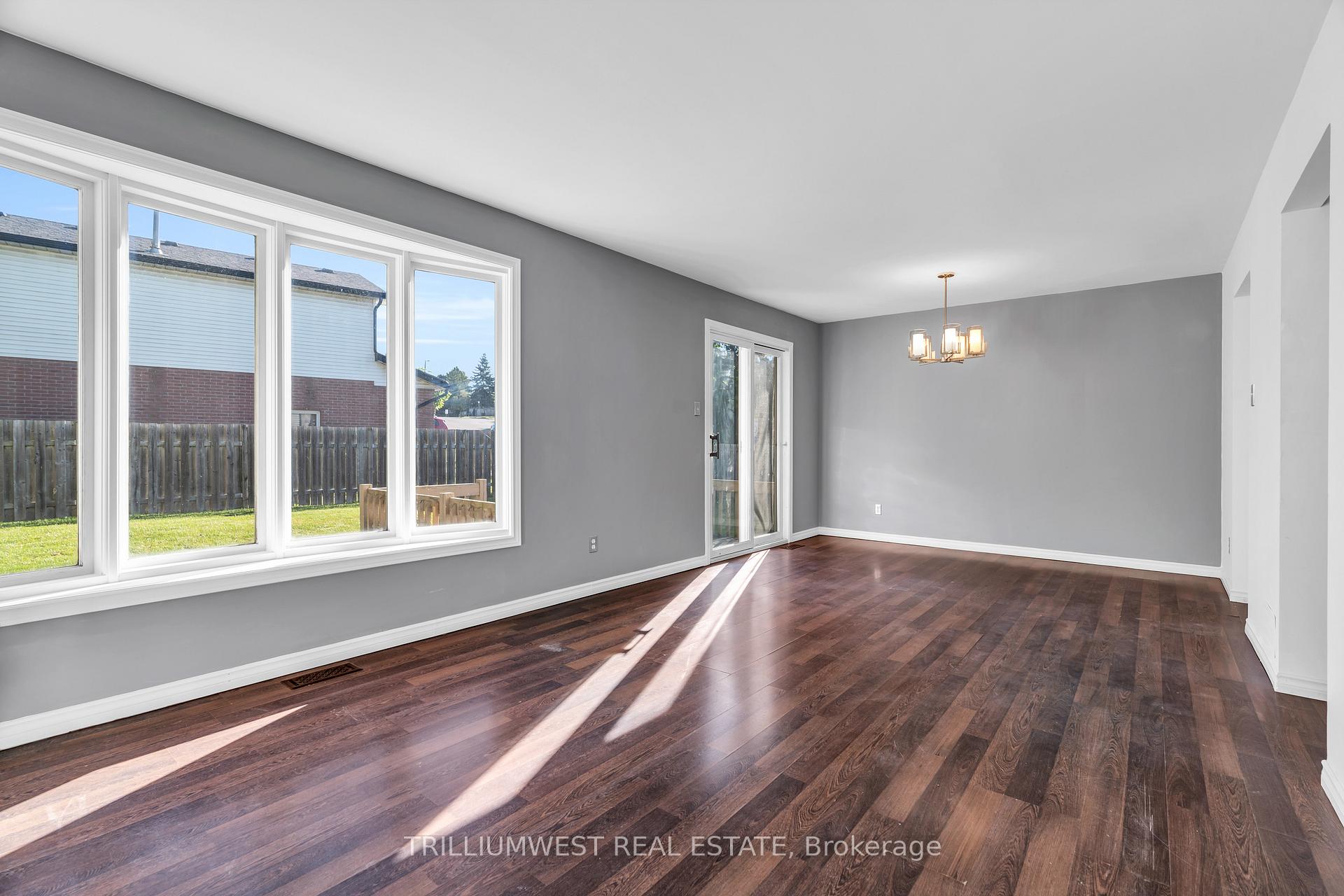 Photo 18 of 356 Imperial Road S, Guelph, Willow West/Sugarbush/West Acres — HOMEH