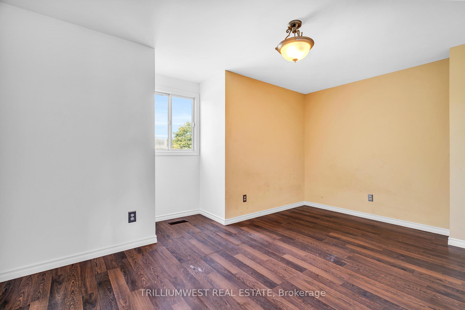 Photo 22 of 356 Imperial Road S, Guelph, Willow West/Sugarbush/West Acres — HOMEH