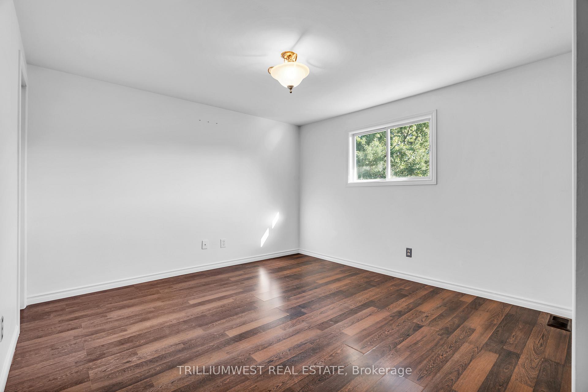 Photo 25 of 356 Imperial Road S, Guelph, Willow West/Sugarbush/West Acres — HOMEH