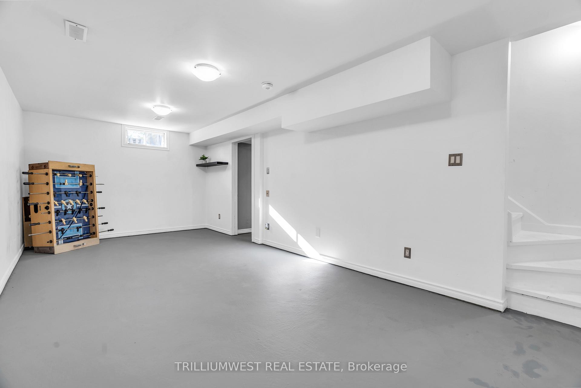 Photo 33 of 356 Imperial Road S, Guelph, Willow West/Sugarbush/West Acres — HOMEH