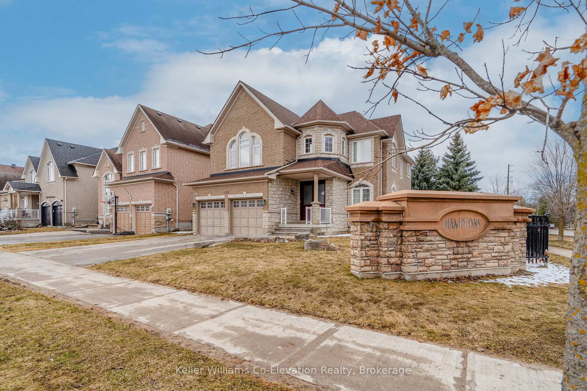 Photo 2 of 172 The Queensway, Barrie, Innis-Shore — HOMEH