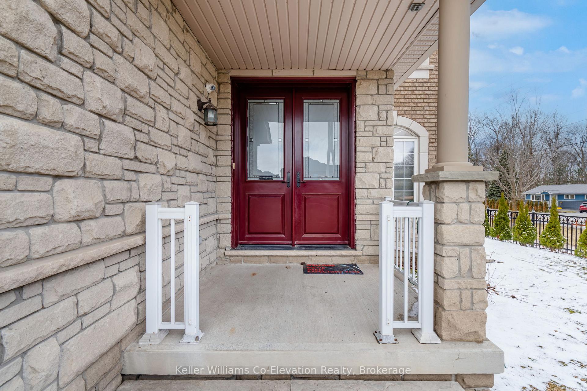 Photo 5 of 172 The Queensway, Barrie, Innis-Shore — HOMEH