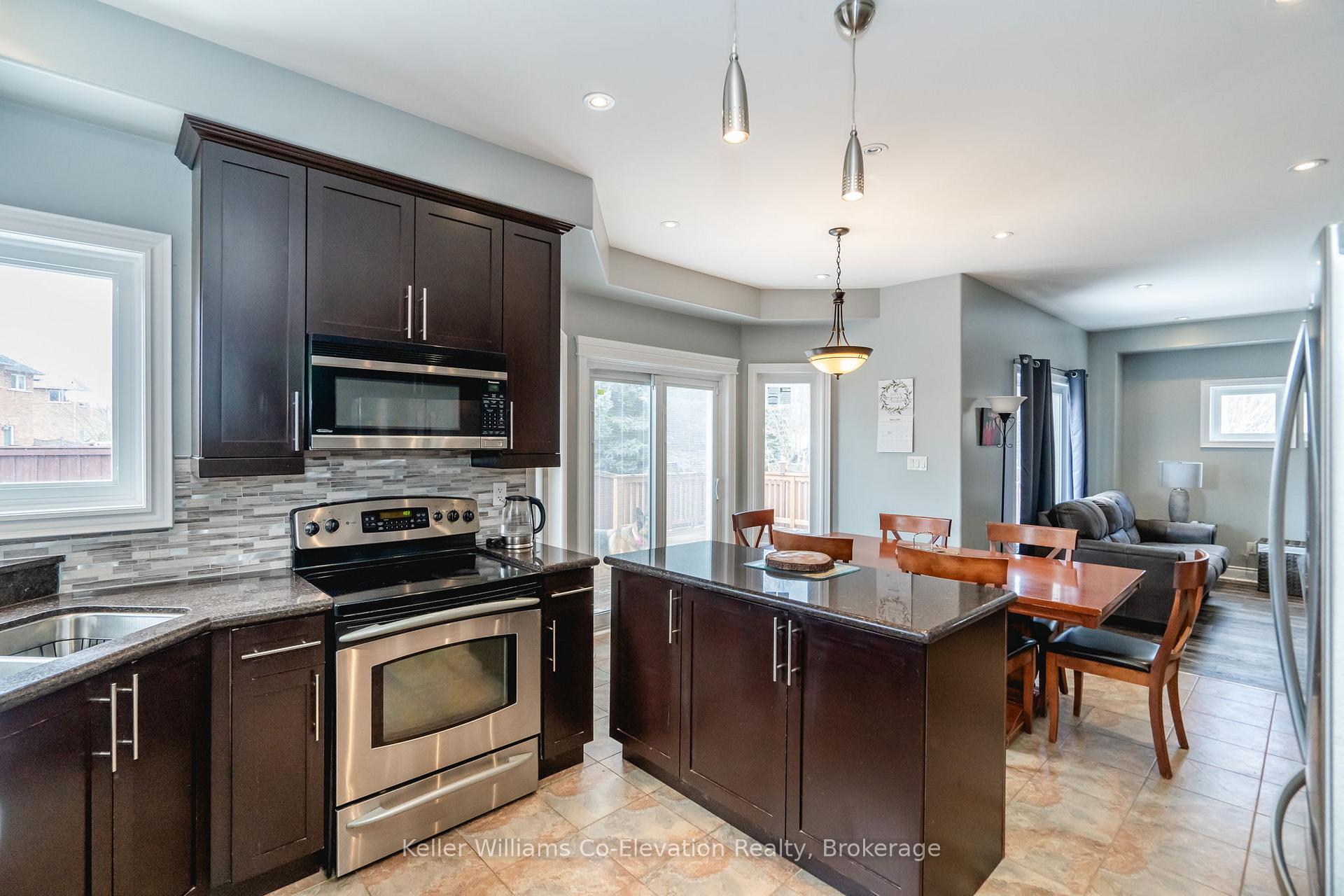 Photo 9 of 172 The Queensway, Barrie, Innis-Shore — HOMEH