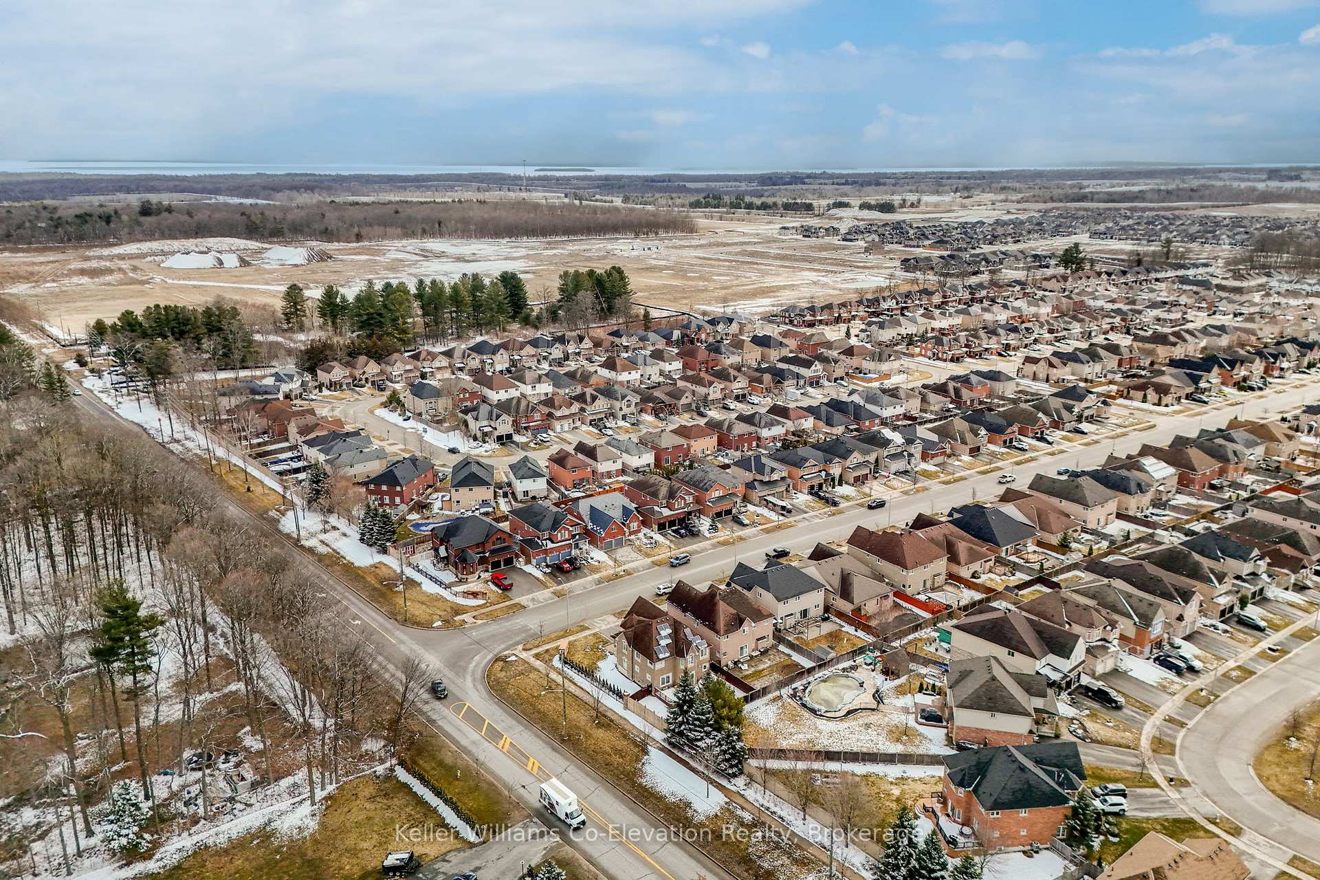 Photo 47 of 172 The Queensway, Barrie, Innis-Shore — HOMEH