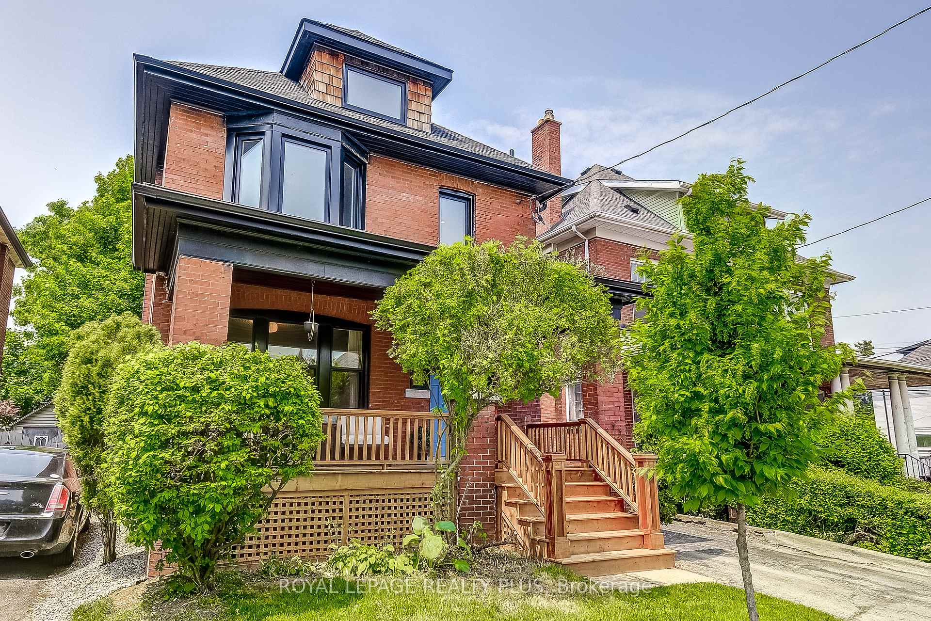 Photo 1 of 192 Kensington Avenue S, Hamilton, Delta — HOMEH