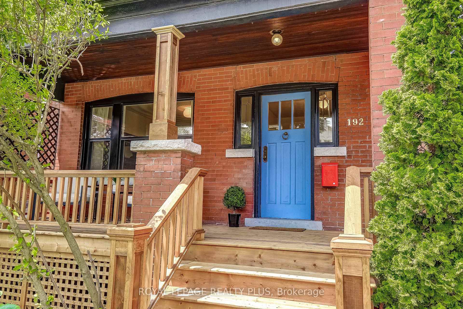 Photo 2 of 192 Kensington Avenue S, Hamilton, Delta — HOMEH