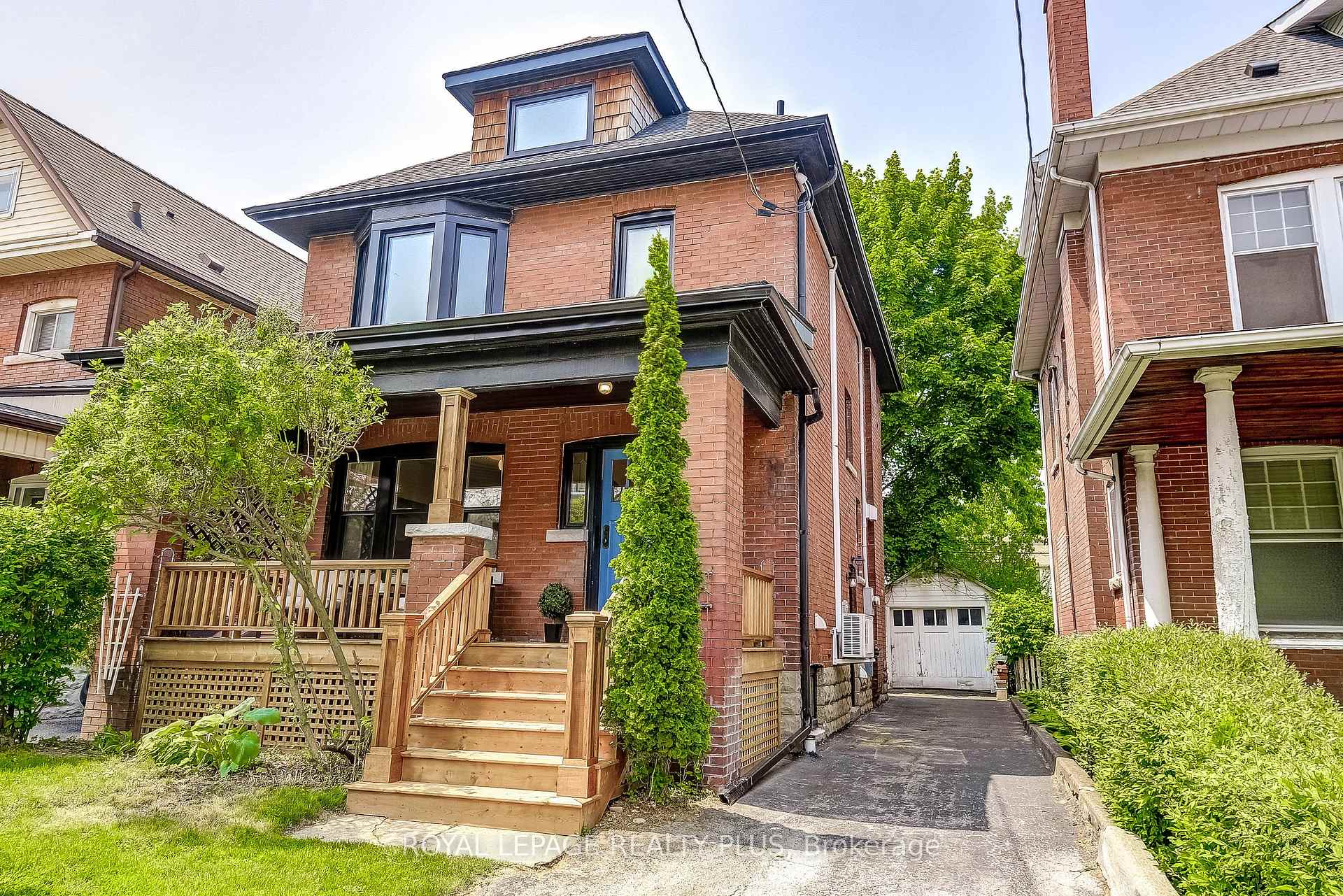 Photo 3 of 192 Kensington Avenue S, Hamilton, Delta — HOMEH