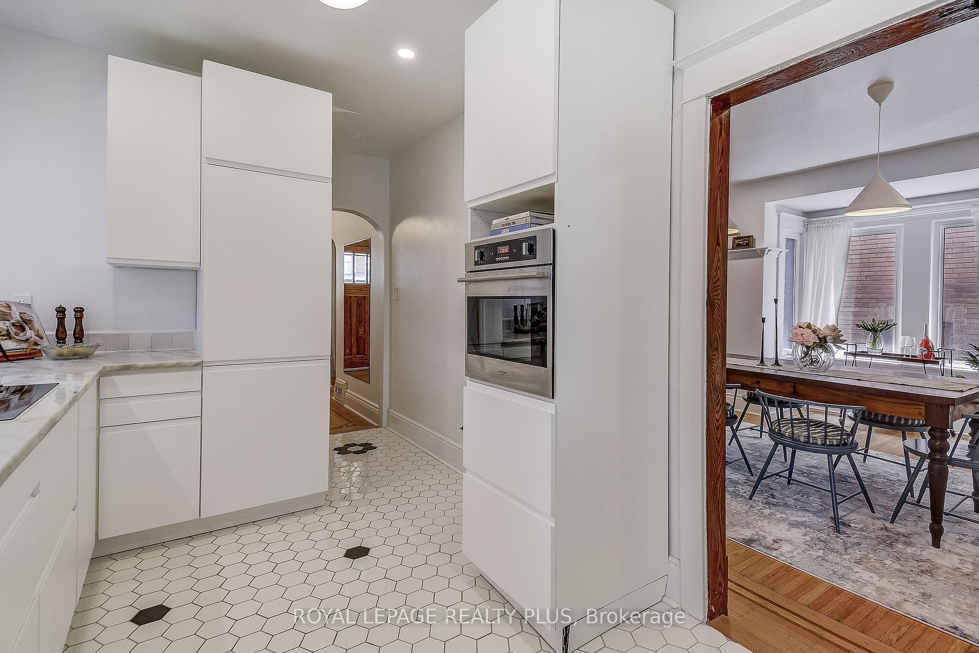 Photo 11 of 192 Kensington Avenue S, Hamilton, Delta — HOMEH
