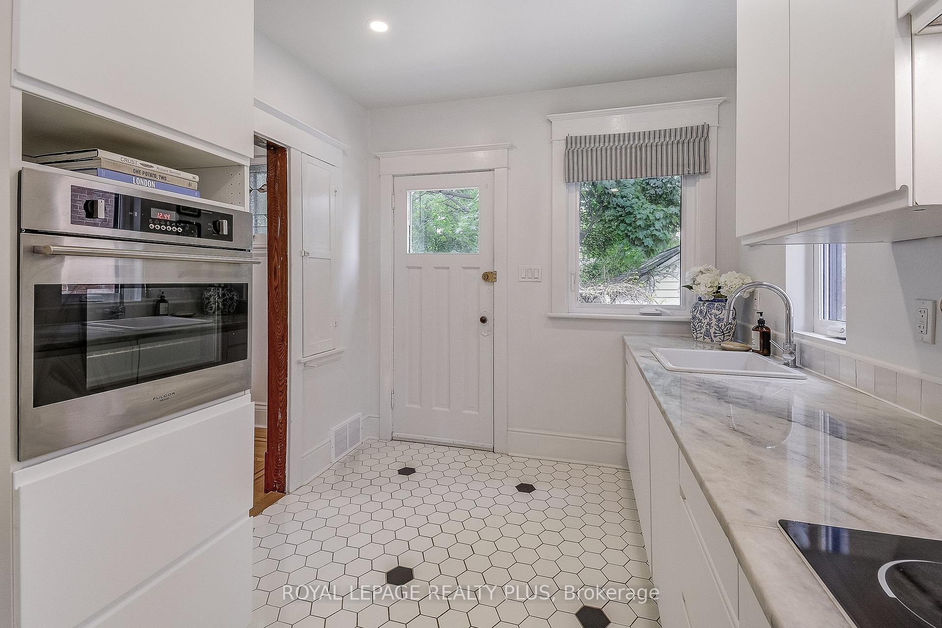 Photo 15 of 192 Kensington Avenue S, Hamilton, Delta — HOMEH