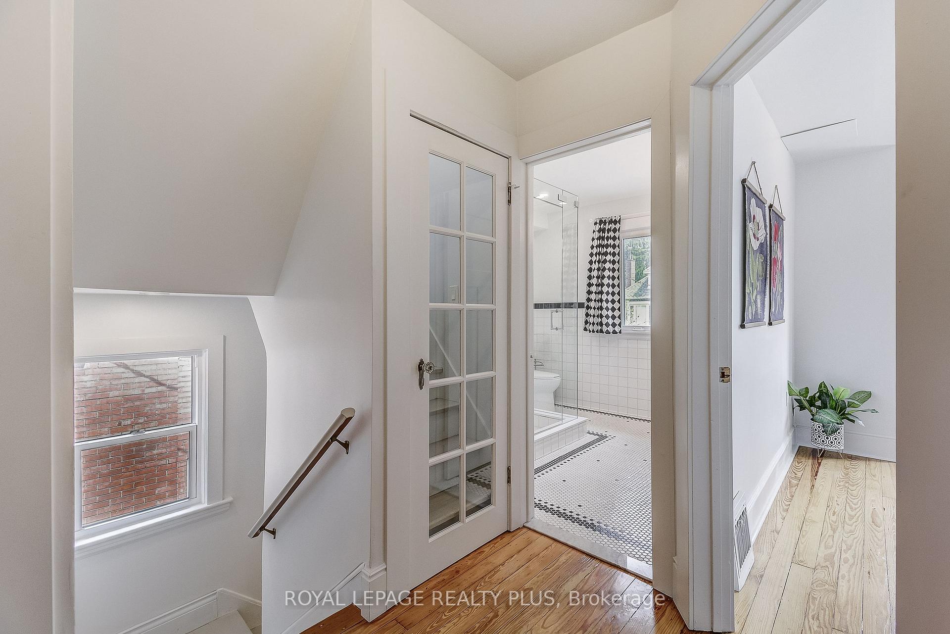 Photo 16 of 192 Kensington Avenue S, Hamilton, Delta — HOMEH