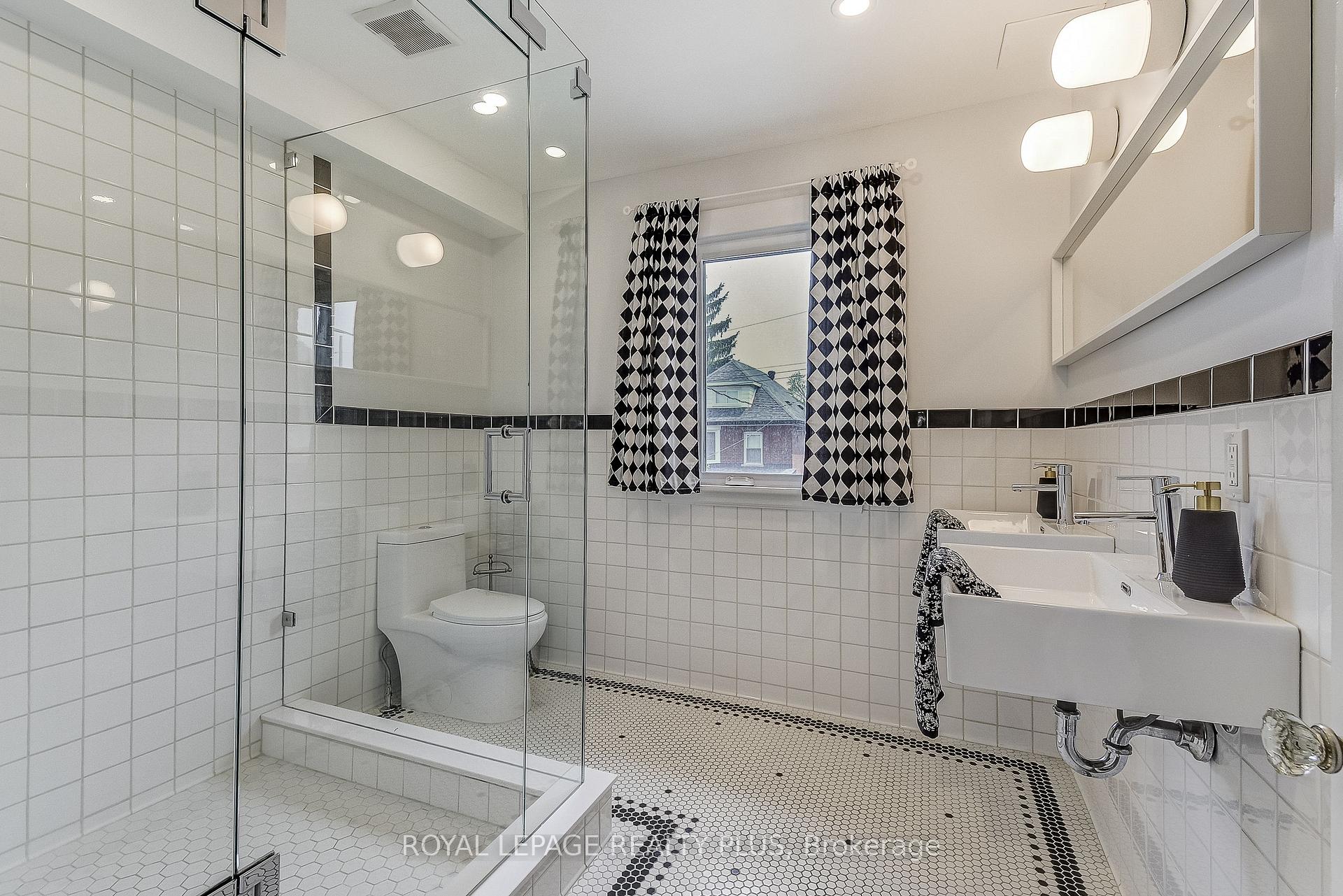 Photo 17 of 192 Kensington Avenue S, Hamilton, Delta — HOMEH