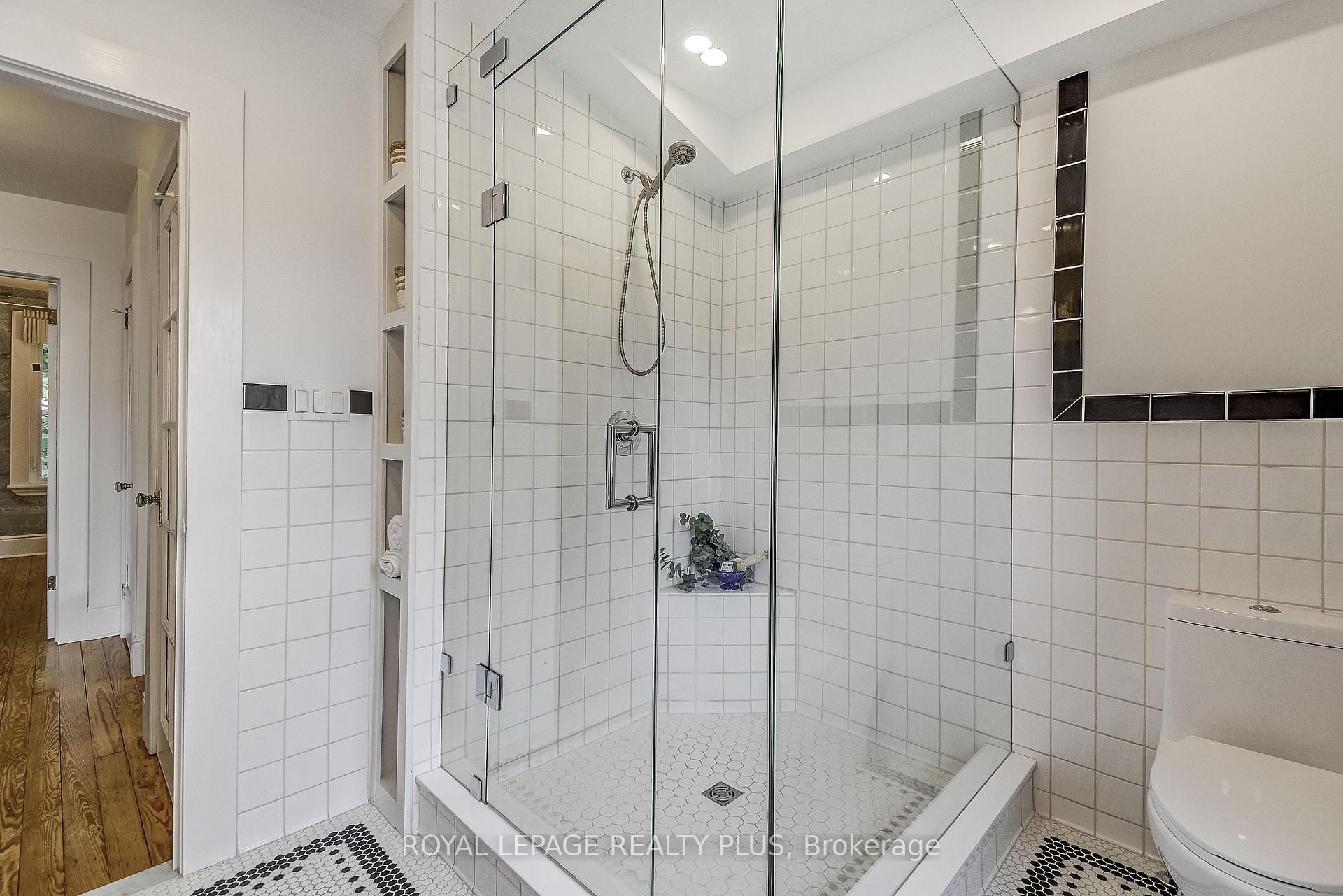 Photo 18 of 192 Kensington Avenue S, Hamilton, Delta — HOMEH