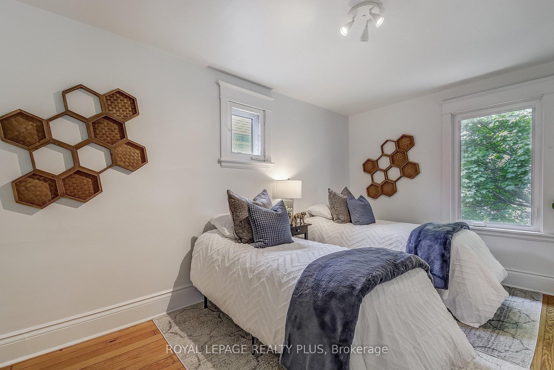 Photo 21 of 192 Kensington Avenue S, Hamilton, Delta — HOMEH