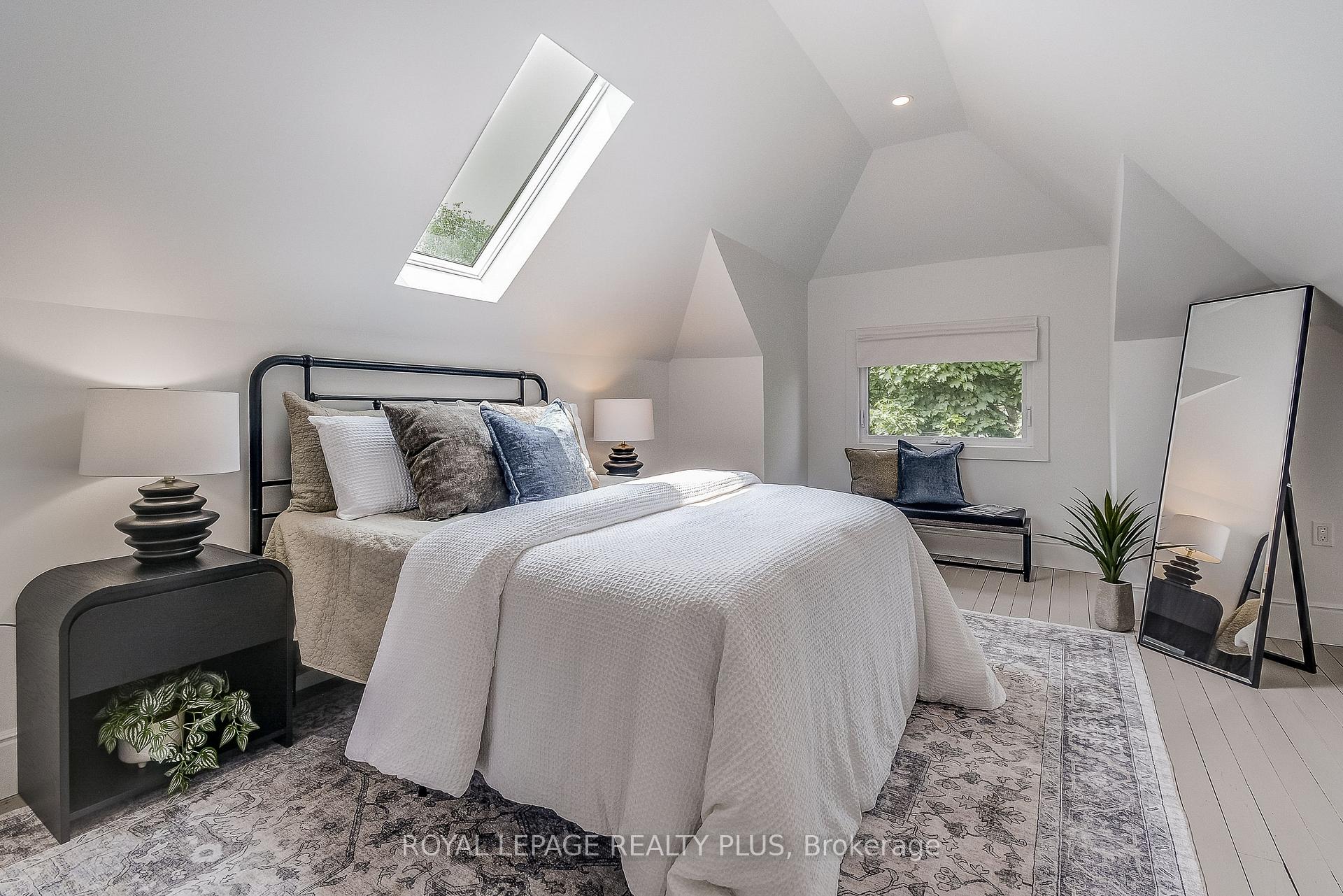 Photo 24 of 192 Kensington Avenue S, Hamilton, Delta — HOMEH