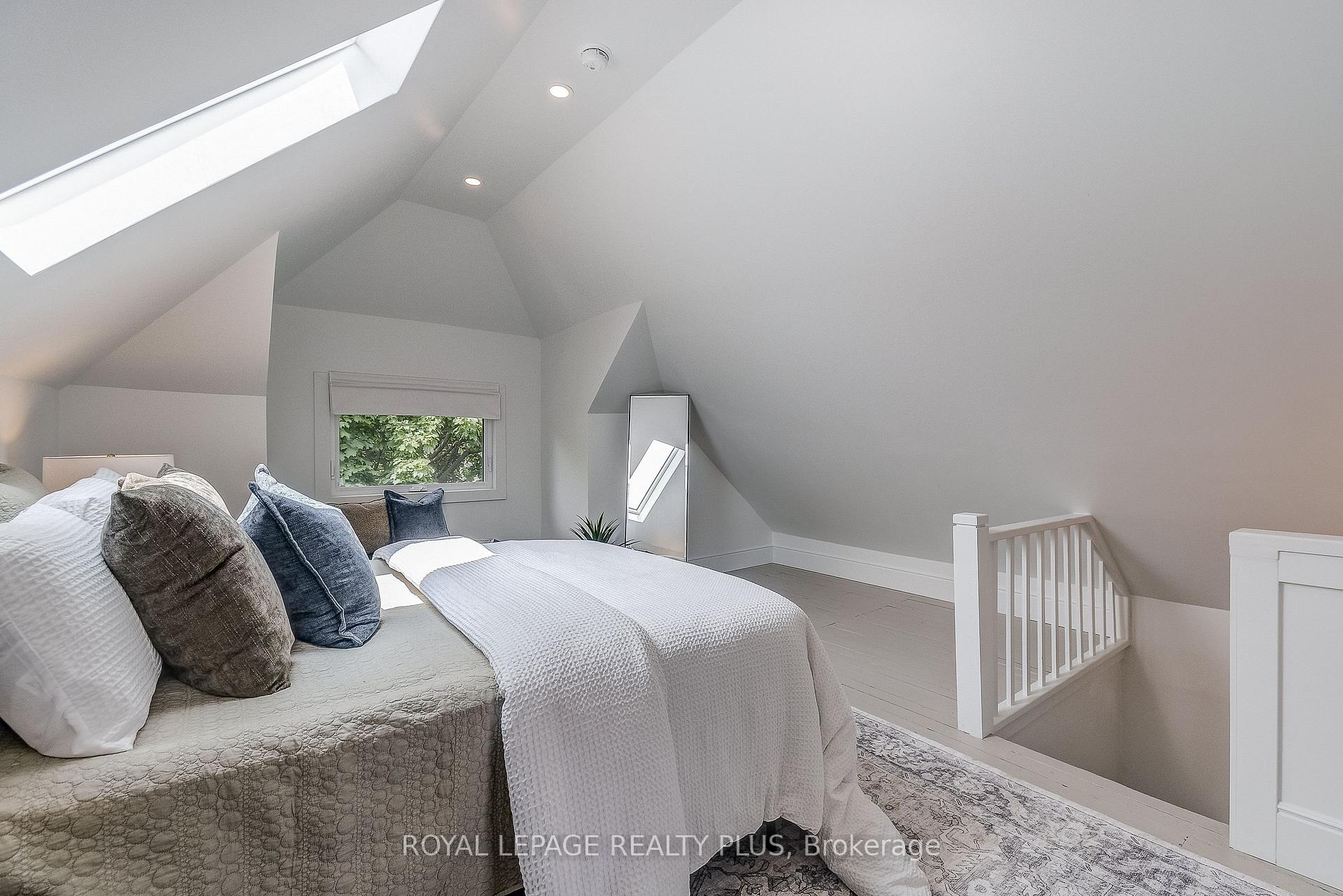 Photo 25 of 192 Kensington Avenue S, Hamilton, Delta — HOMEH