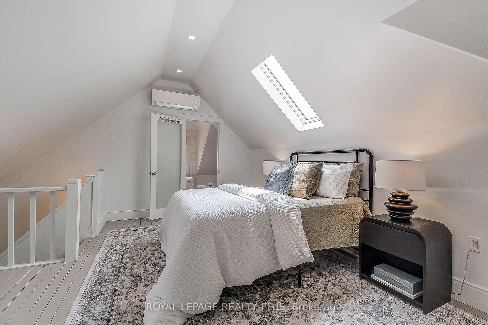 Photo 26 of 192 Kensington Avenue S, Hamilton, Delta — HOMEH
