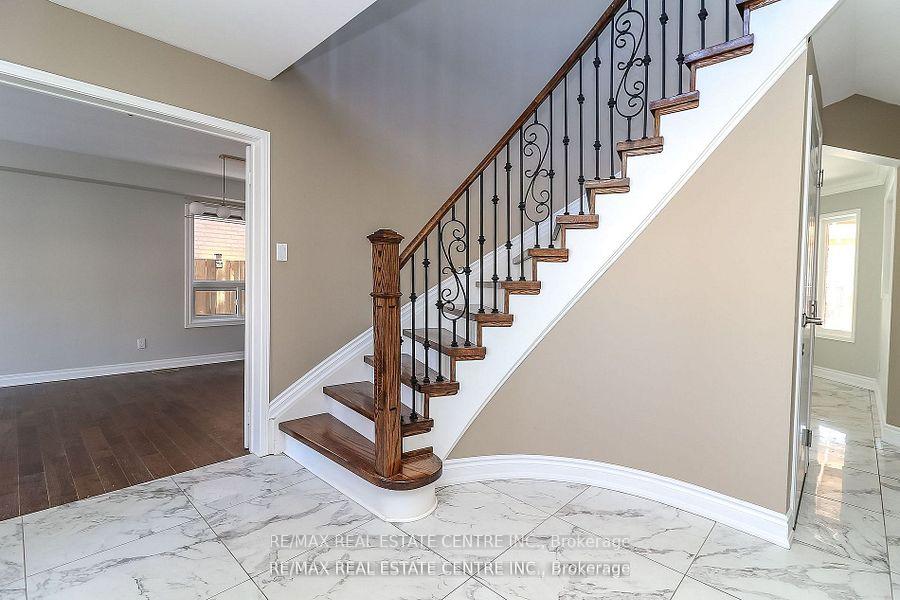 Photo 2 of 25 Meadowlark Road, Barrie, Cundles East — HOMEH