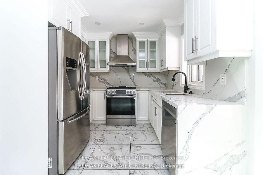 Photo 10 of 25 Meadowlark Road, Barrie, Cundles East — HOMEH