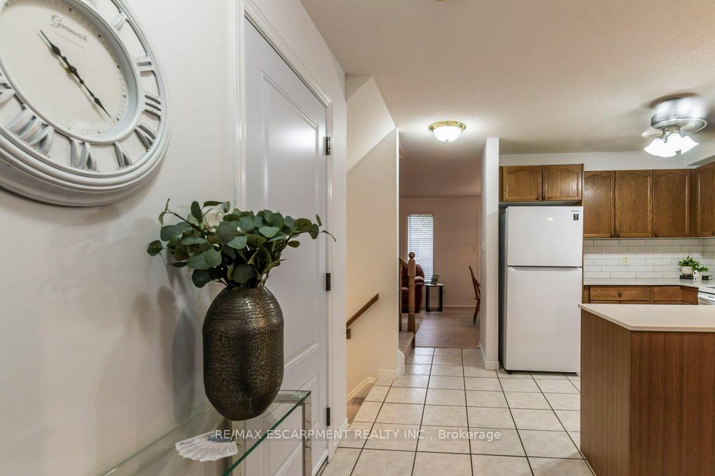 Photo 4 of 15 Trailbrook Lane, Guelph, Grange Road — HOMEH