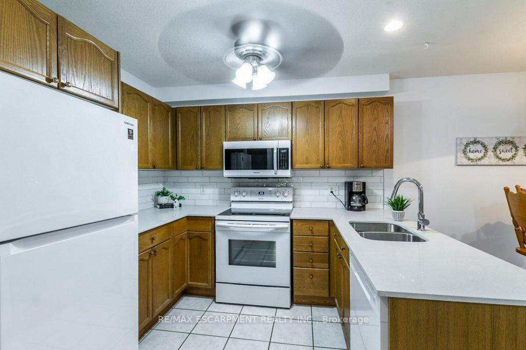Photo 6 of 15 Trailbrook Lane, Guelph, Grange Road — HOMEH