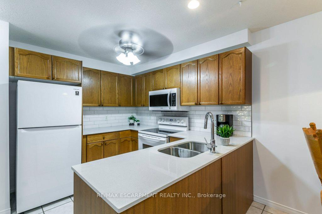 Photo 8 of 15 Trailbrook Lane, Guelph, Grange Road — HOMEH